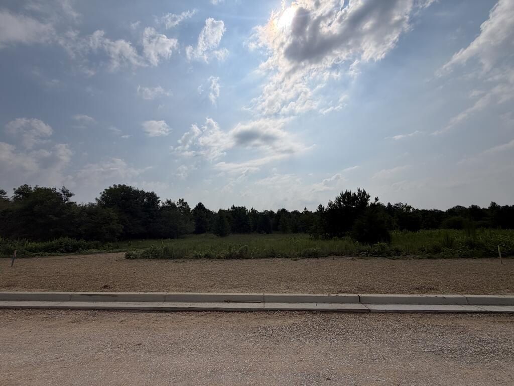 Homestead Lane Lot 5. Smiths Station, AL 36877