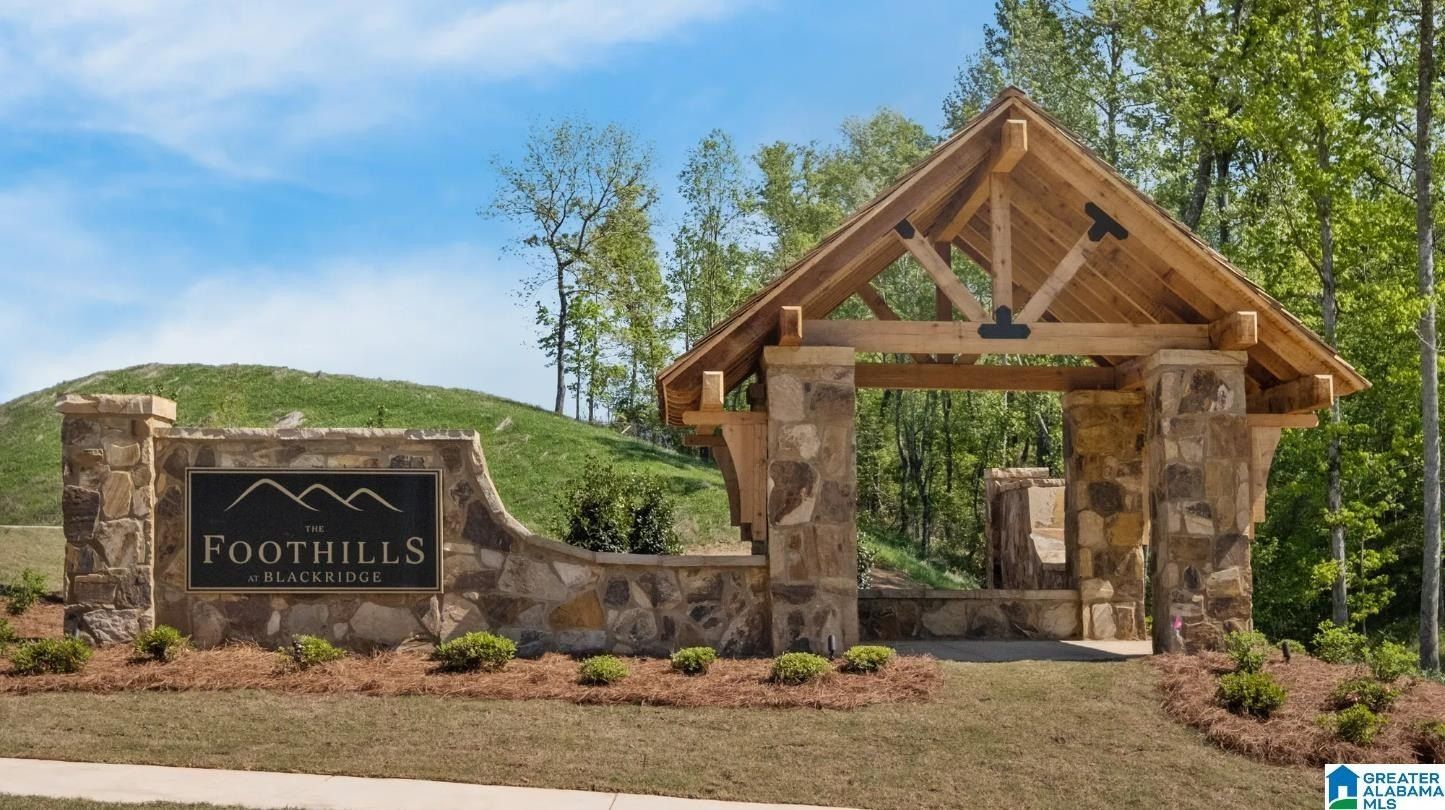 301 Blackridge Crest. Hoover, AL 35244