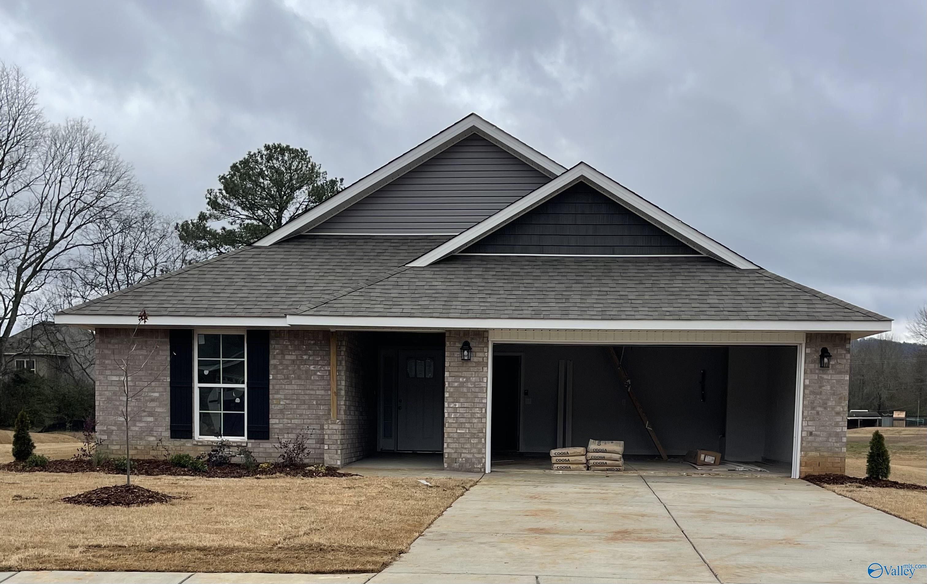 6116 Feather Way Se. Owens Cross Roads, AL 35763