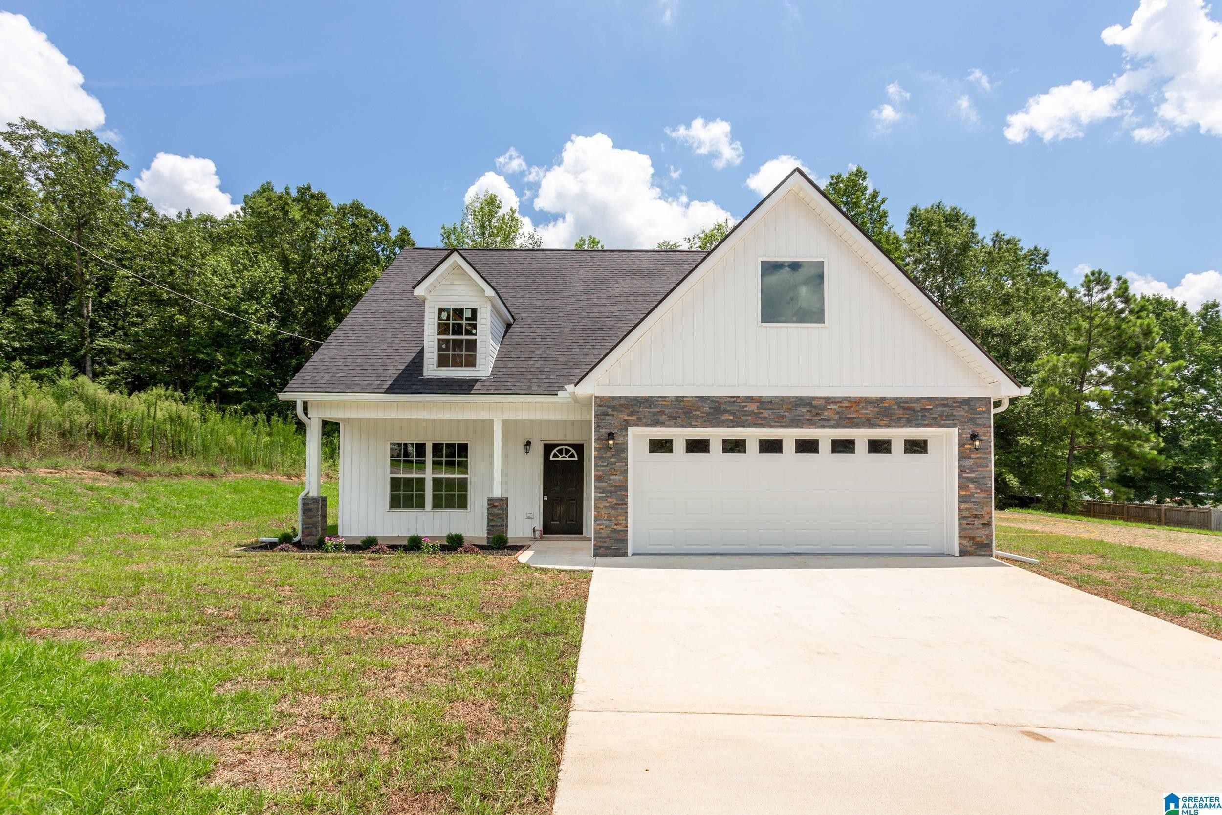 83 Amanda Lane. Weaver, AL 36277