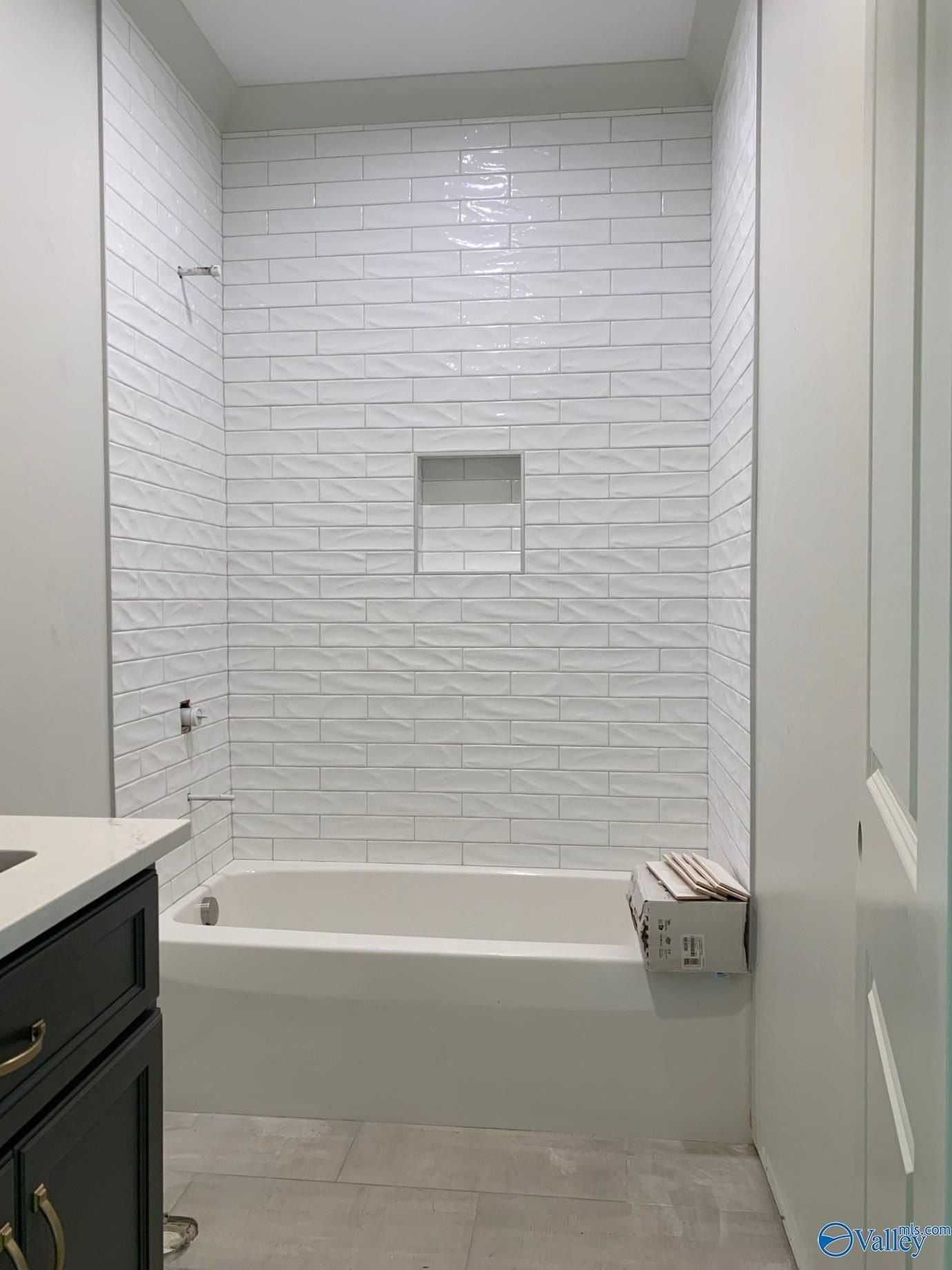 3017 Lisa Lane Se. Decatur, AL 35603