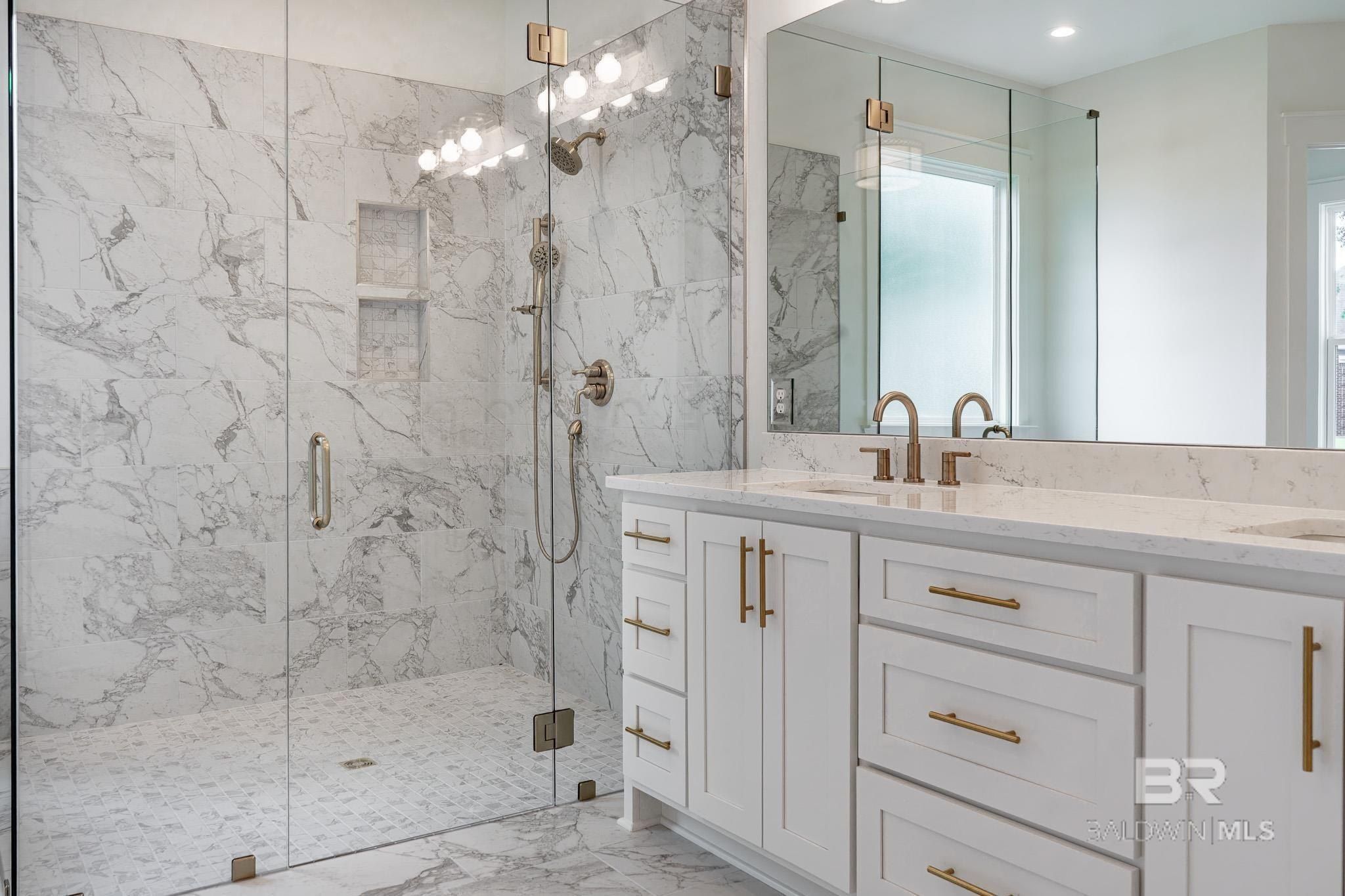 19201 Fairfield Drive. Fairhope, AL 36532