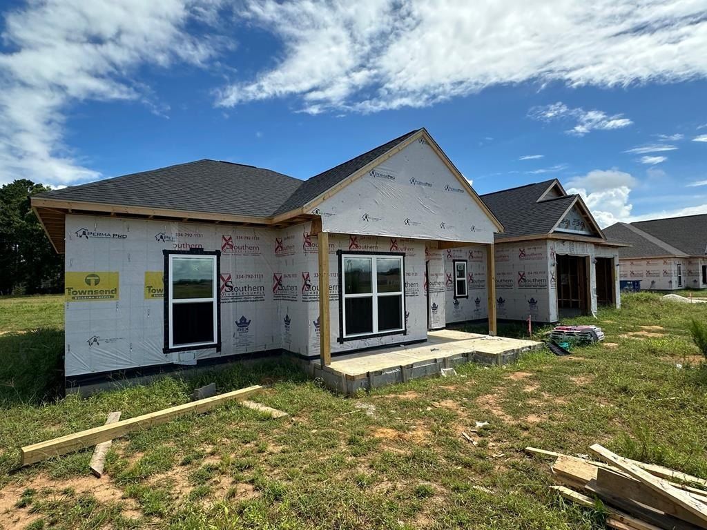 203 Heritage Way. Headland, AL 36345