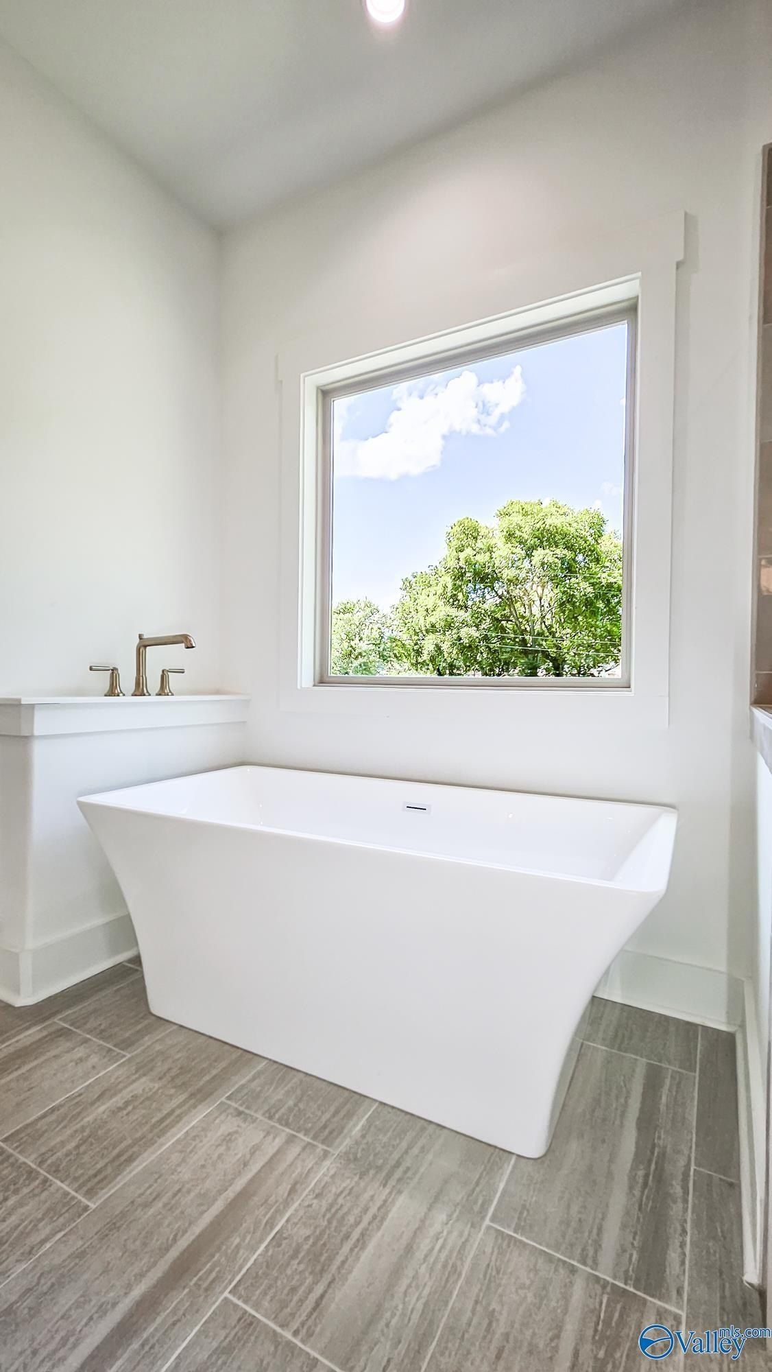 1505 Nella Drive. Athens, AL 35611