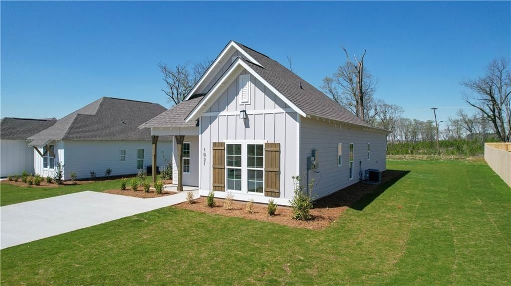 1021 Crossing Court. Valley, AL 36854