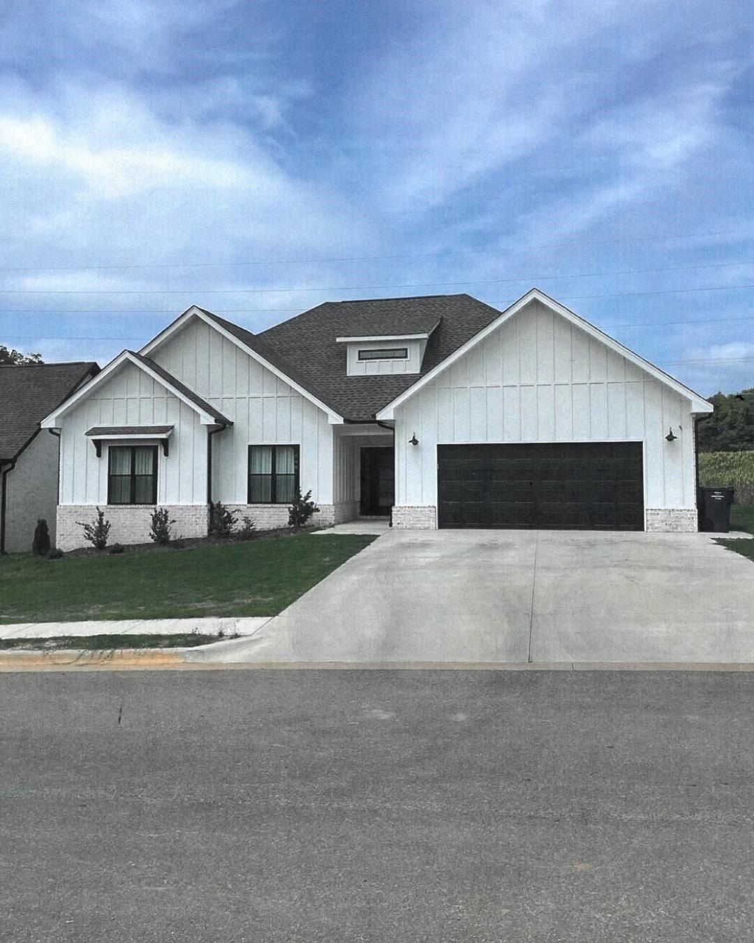 260 Spry Way. Killen, AL 35645