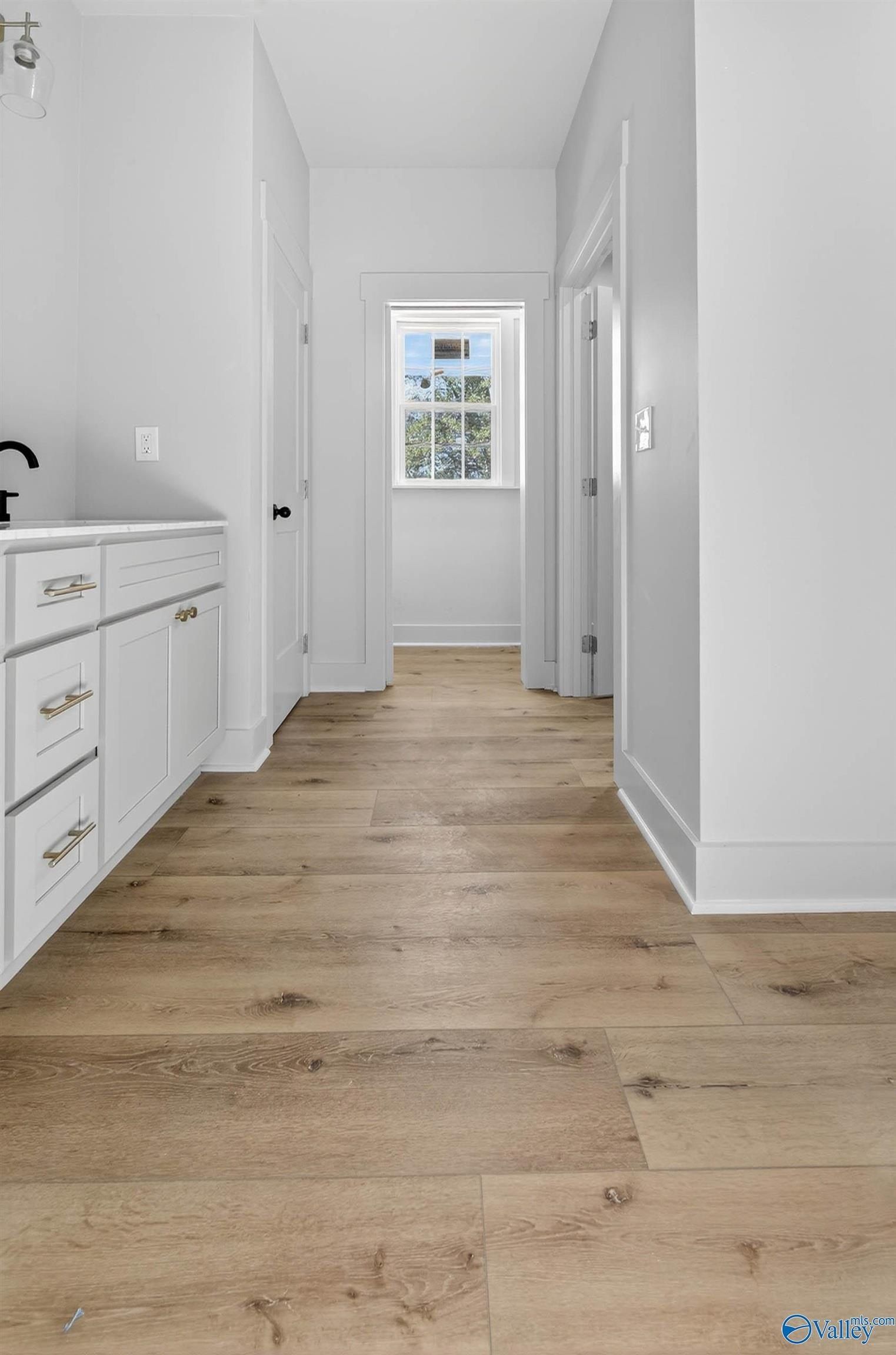 156 Robert Circle. Guntersville, AL 35976