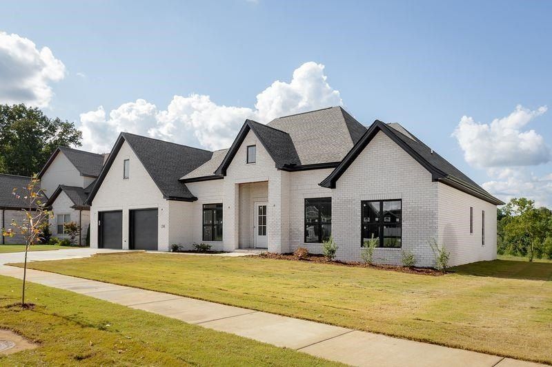 41 Blue Ridge Dr. Florence, AL 35633