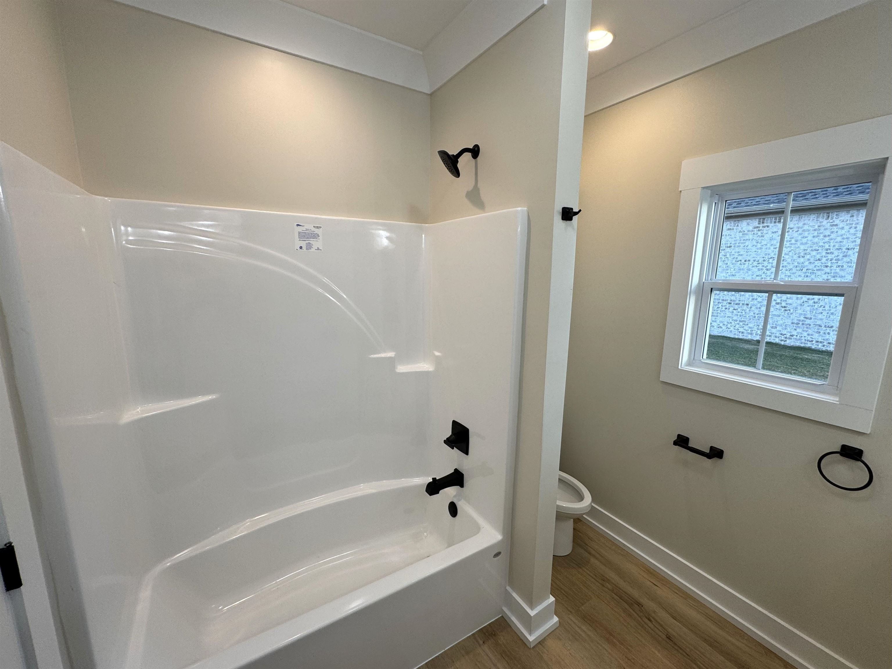 121 Hummingbird Way. Killen, AL 35645