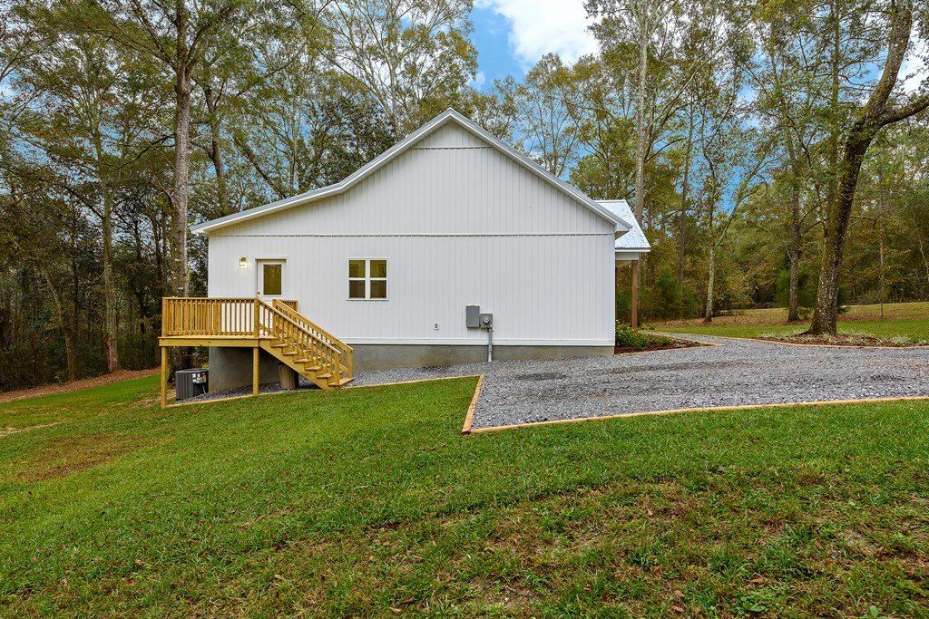 223 Lakewood Loop. Geneva, AL 36340