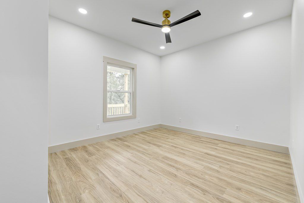 223 Lakewood Loop. Geneva, AL 36340