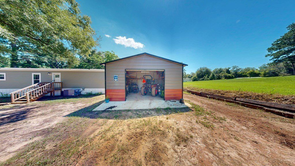 178 Seaborn Drive. Columbia, AL 36319