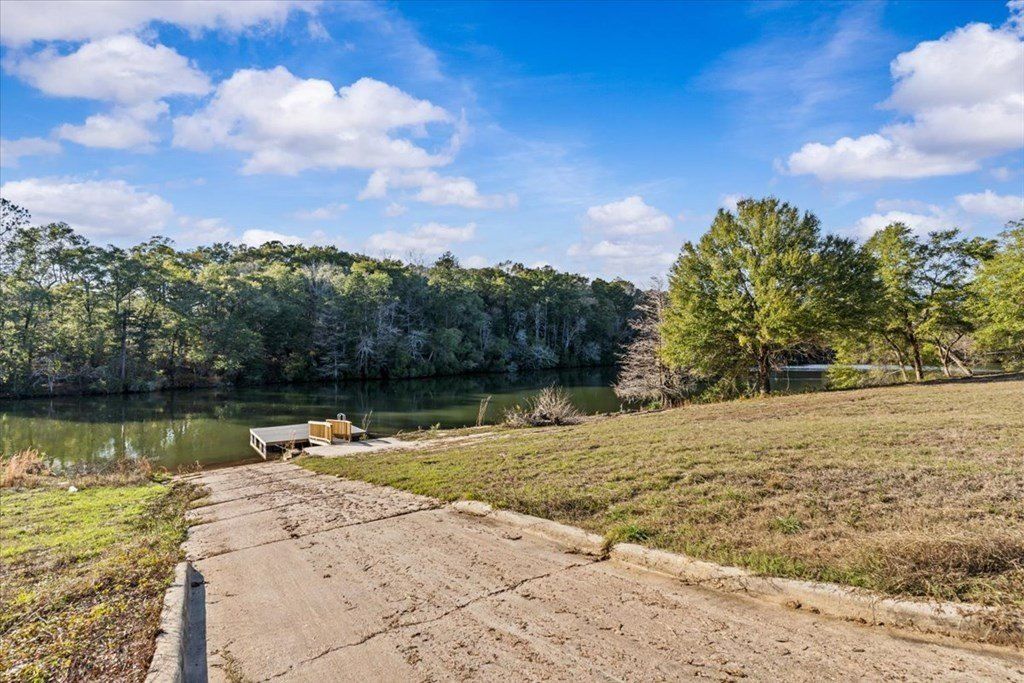 13610 Oak View Lane. Andalusia, AL 36421