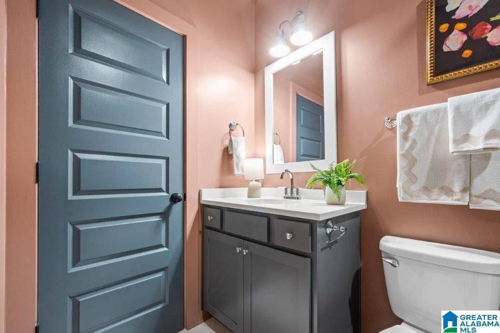 1688 Thatcham Lane. Hoover, AL 35244