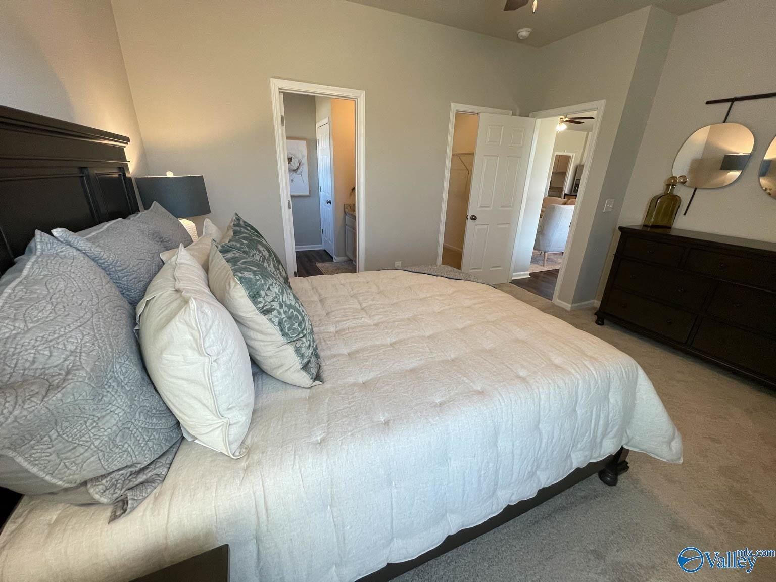 4316 Foxwood Drive. Decatur, AL 35603