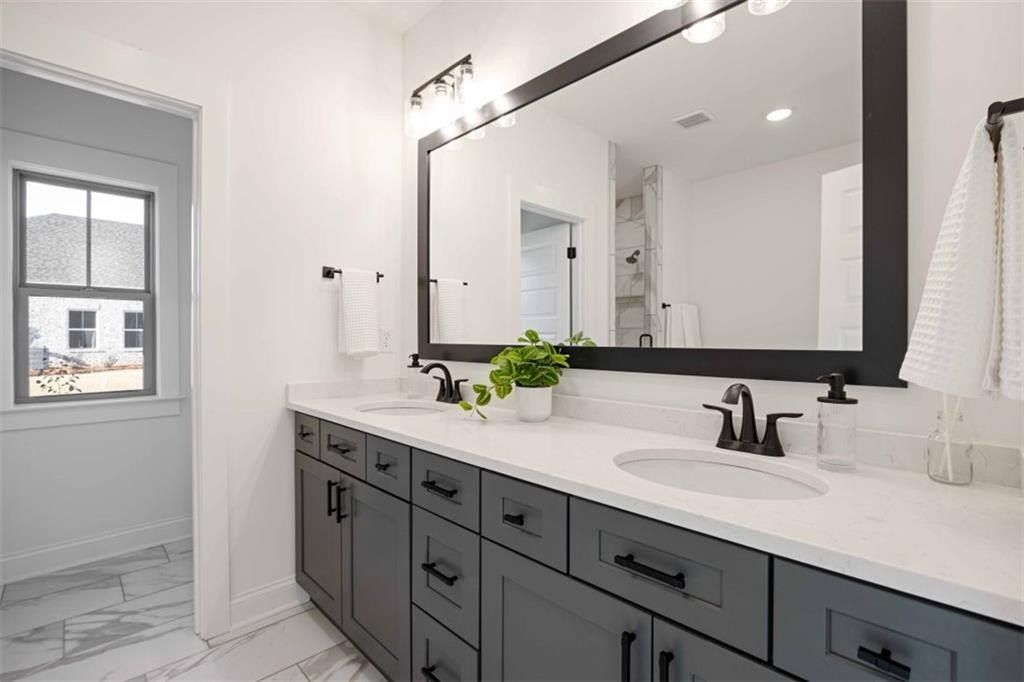 1878 Long Leaf Lane. Opelika, AL 36804