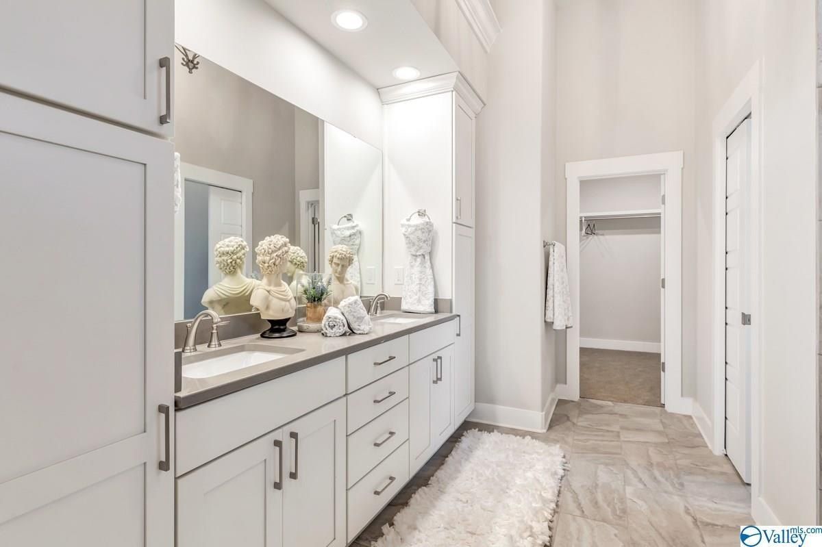 335 Kendallwood Drive. Meridianville, AL 35759