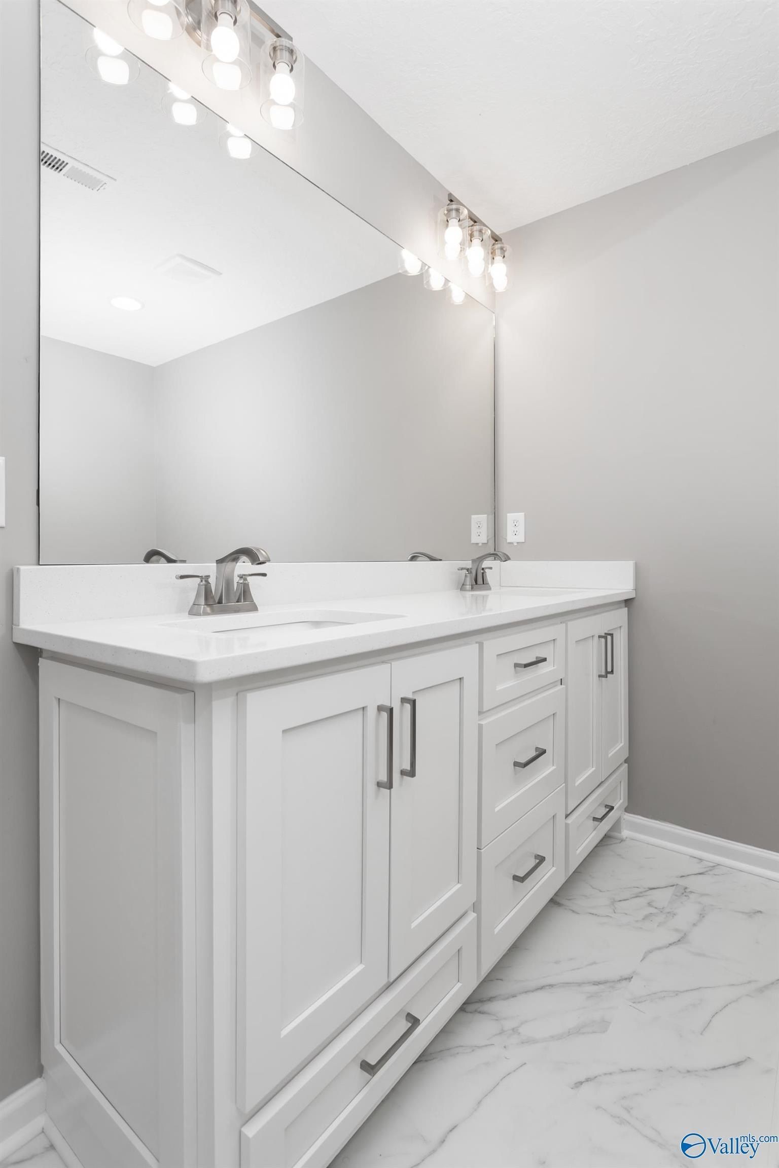 88 Harper Lane. Hokes Bluff, AL 35903