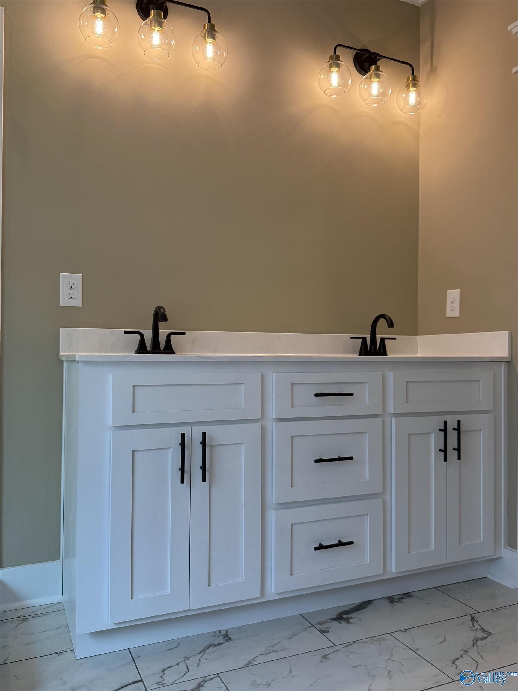 5852 Katherine Street. Southside, AL 35907