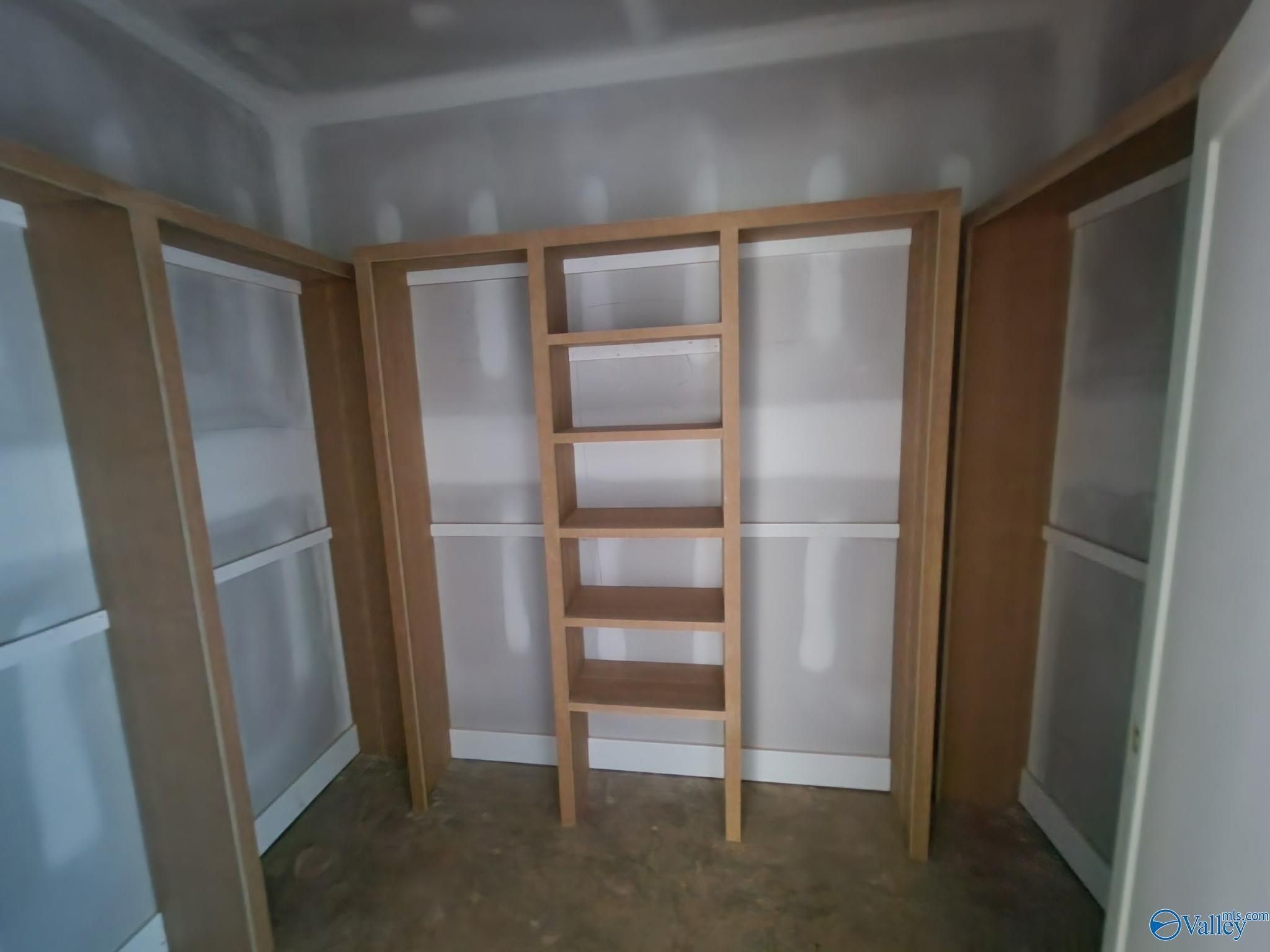 18836 Holt Road. Athens, AL 35613