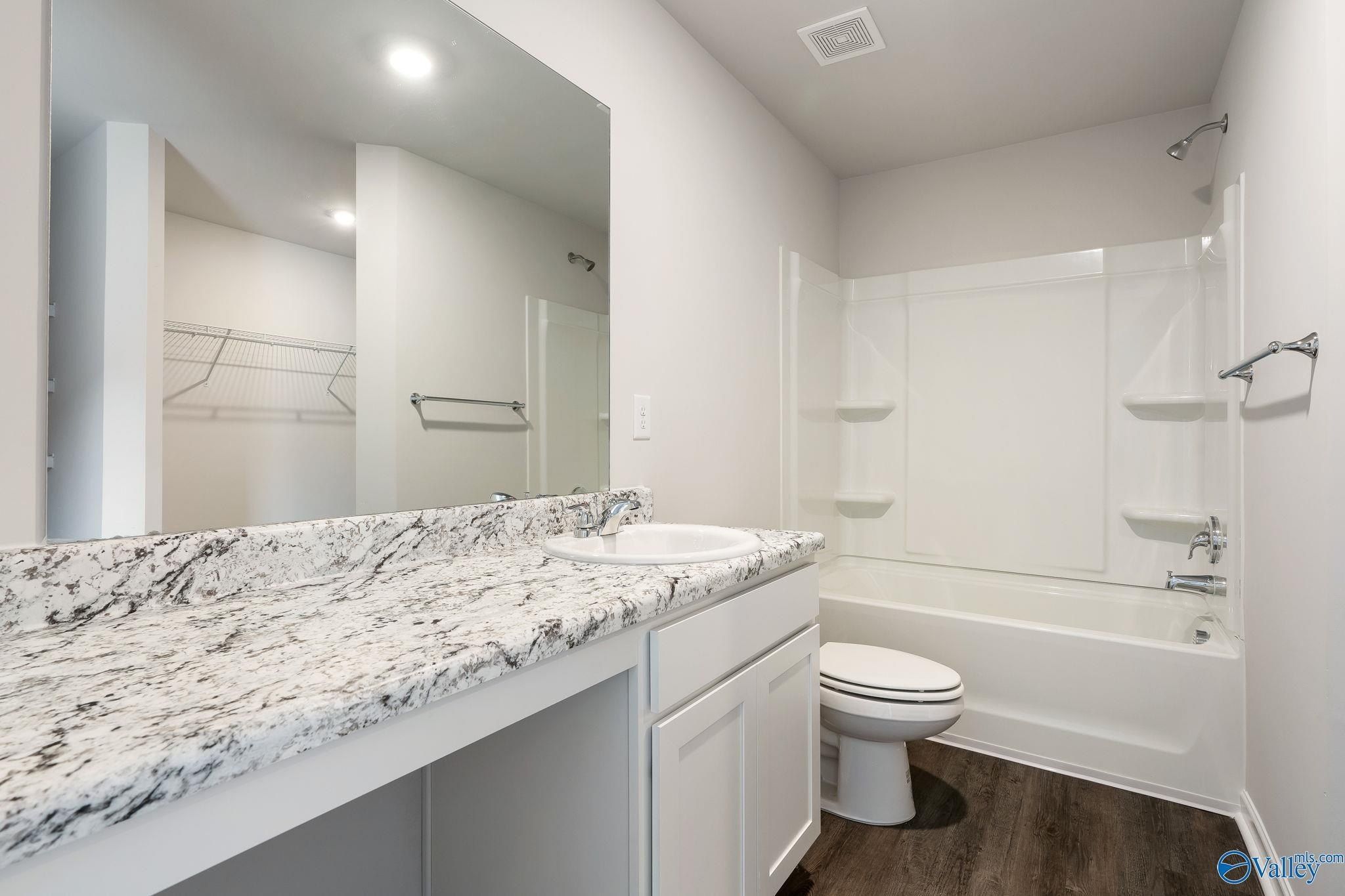 236 Mckenzie Drive. Decatur, AL 35603