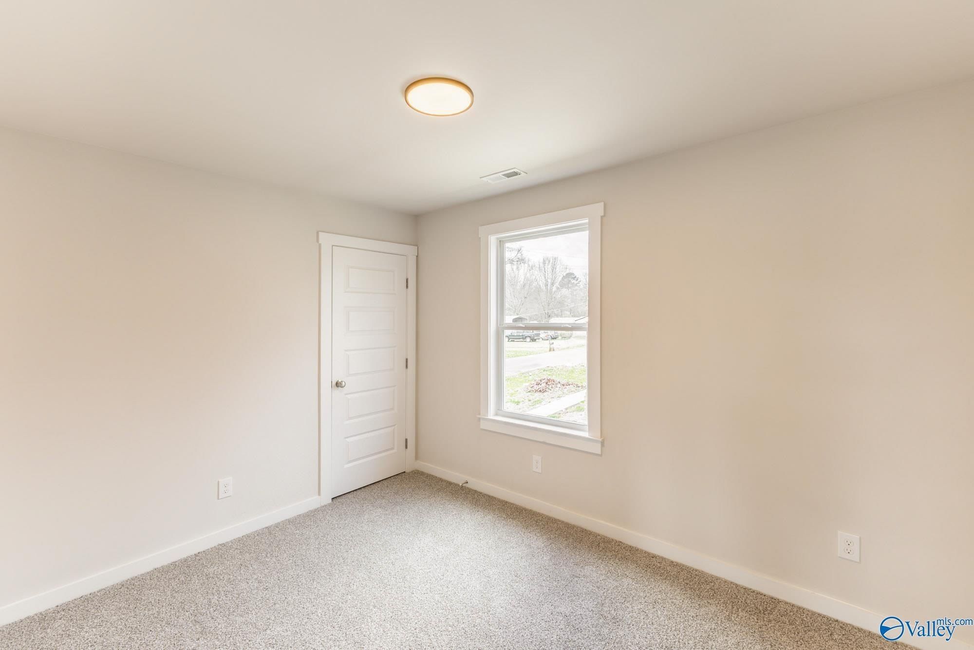 705 Se Rock Street. Hartselle, AL 35640