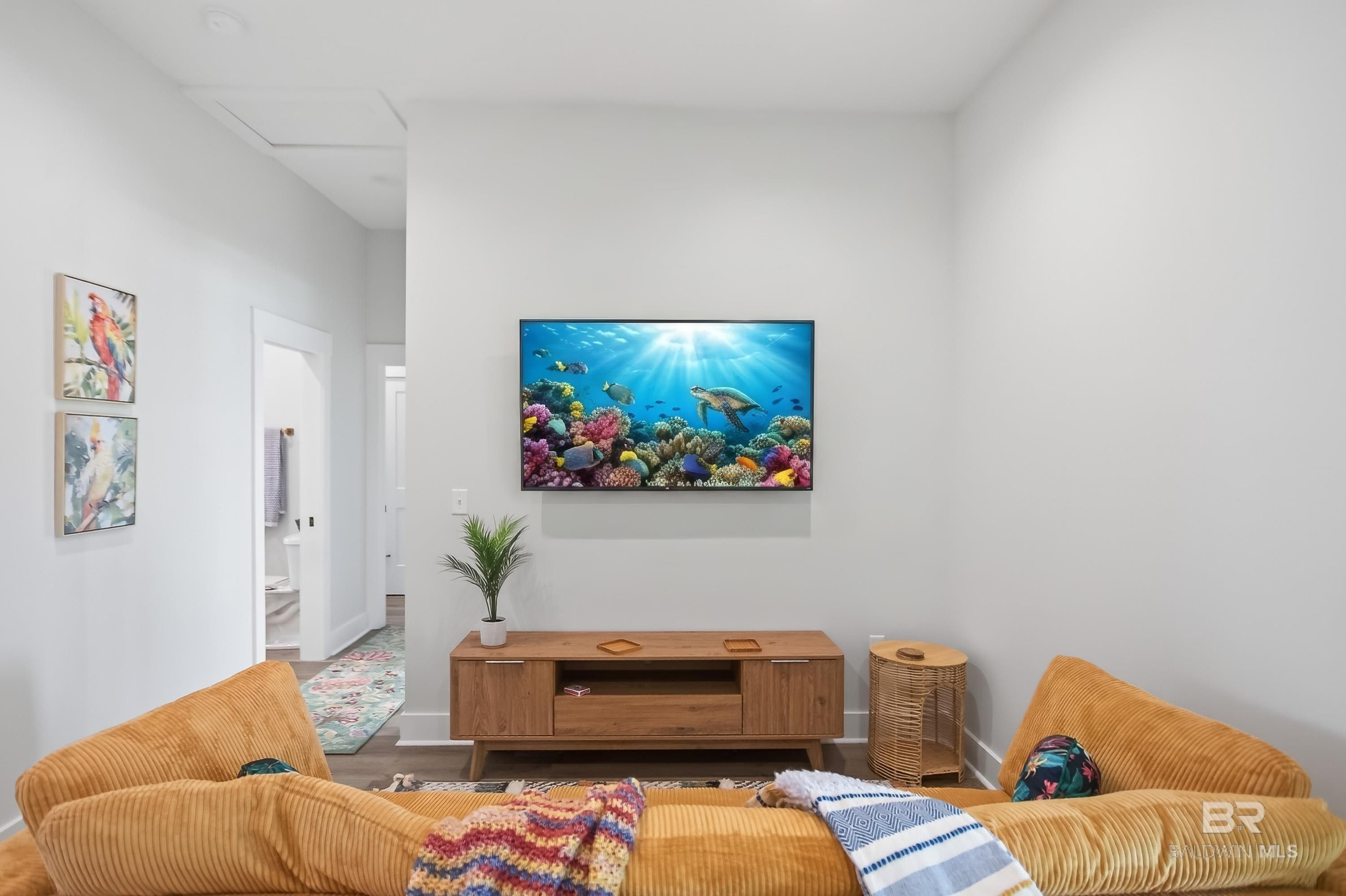 912 Shoreland Drive. Gulf Shores, AL 36542