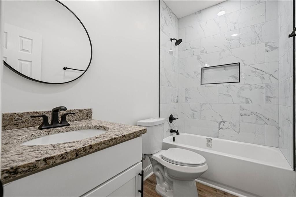 1561 Phillips Lane. Mobile, AL 36618