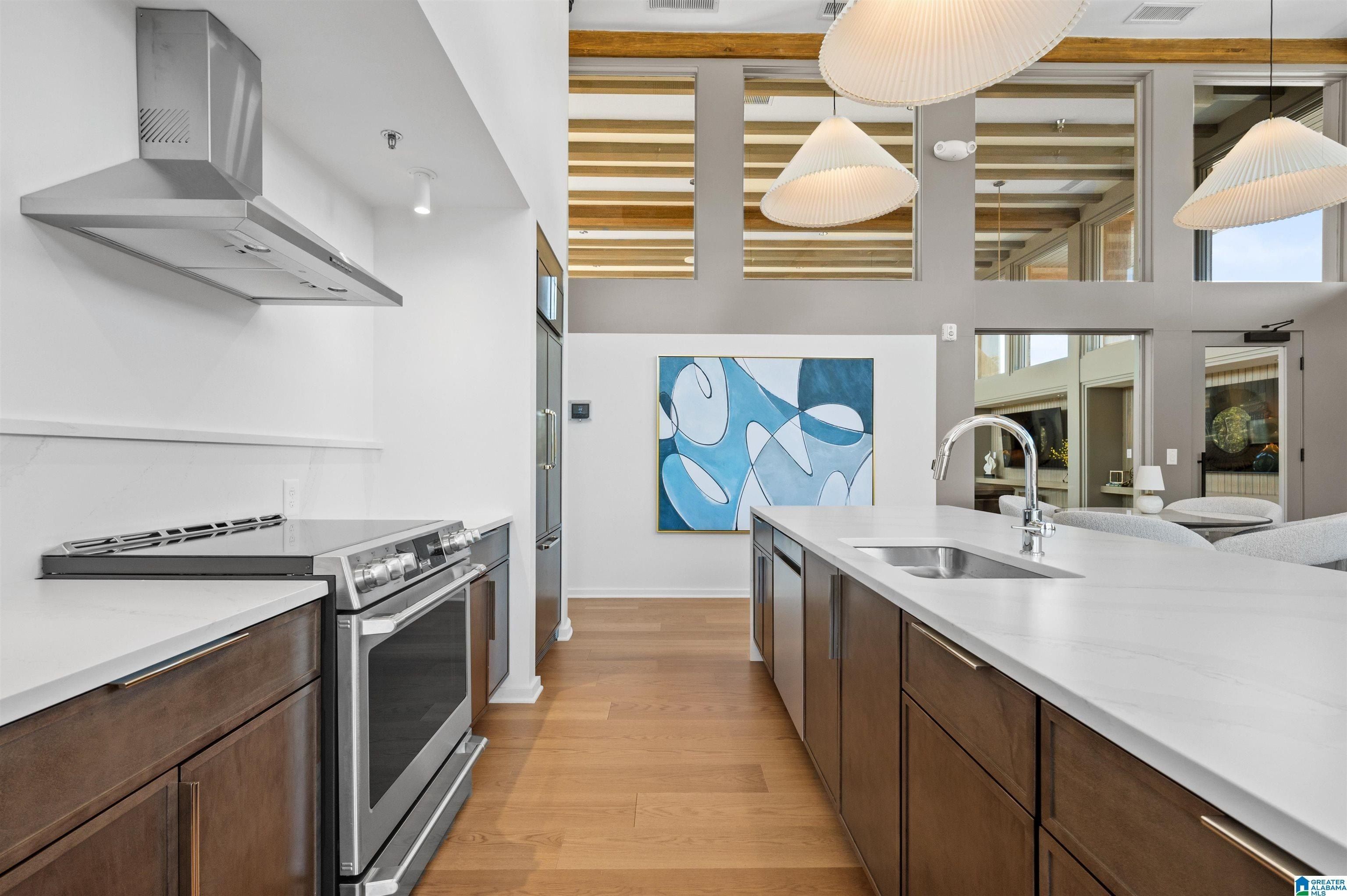 6123 Avonleigh Crescent. Hoover, AL 35244