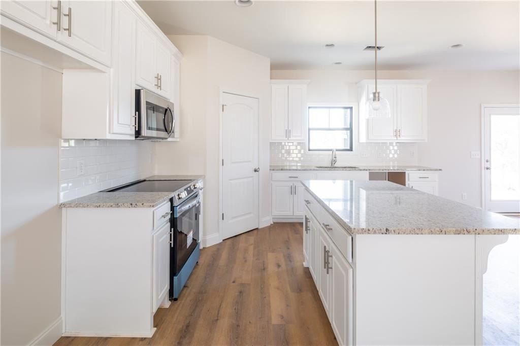 43 Lee Rd 2167. Valley, AL 36854