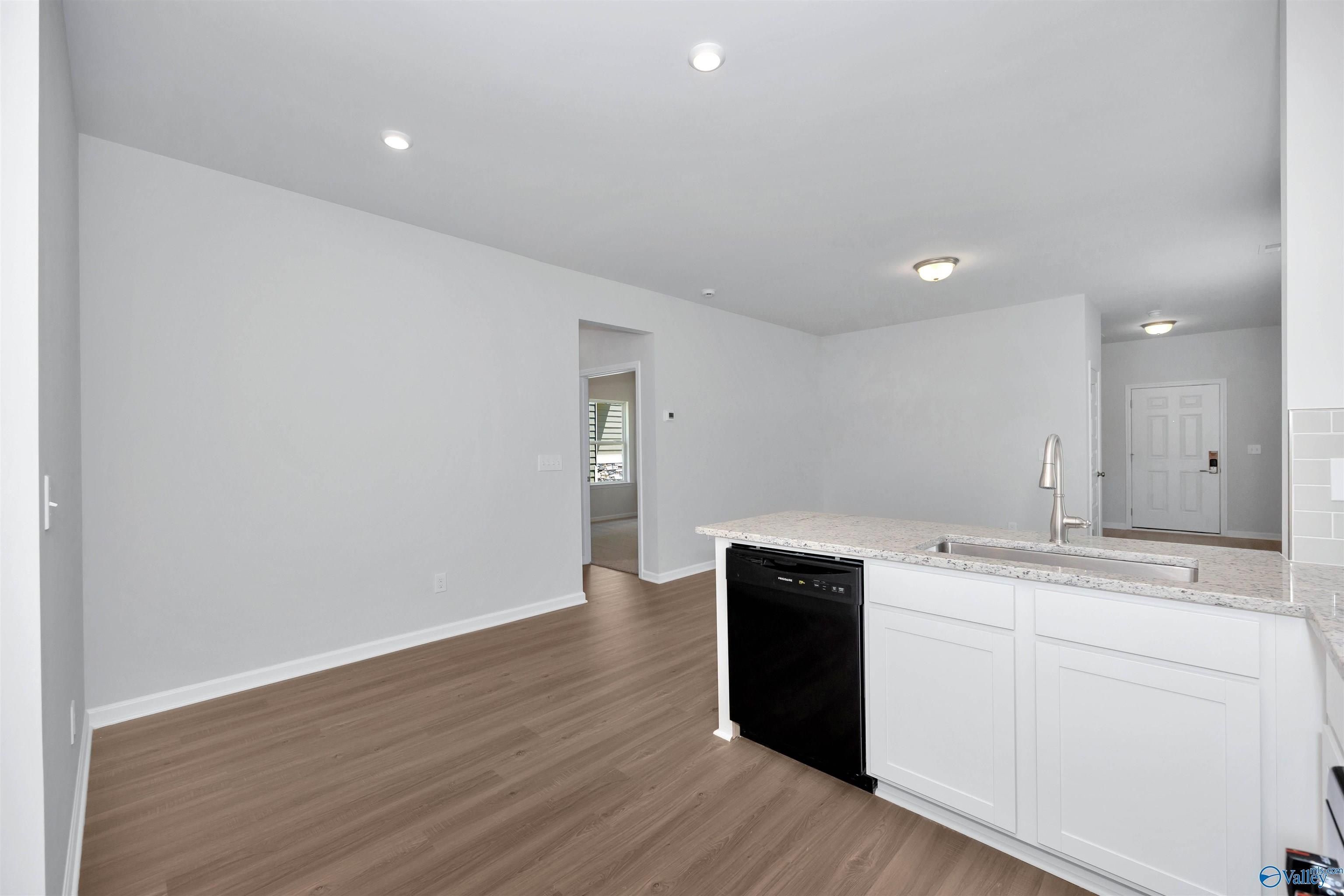 7213 Fox Glen Circle Se. Owens Cross Roads, AL 35763