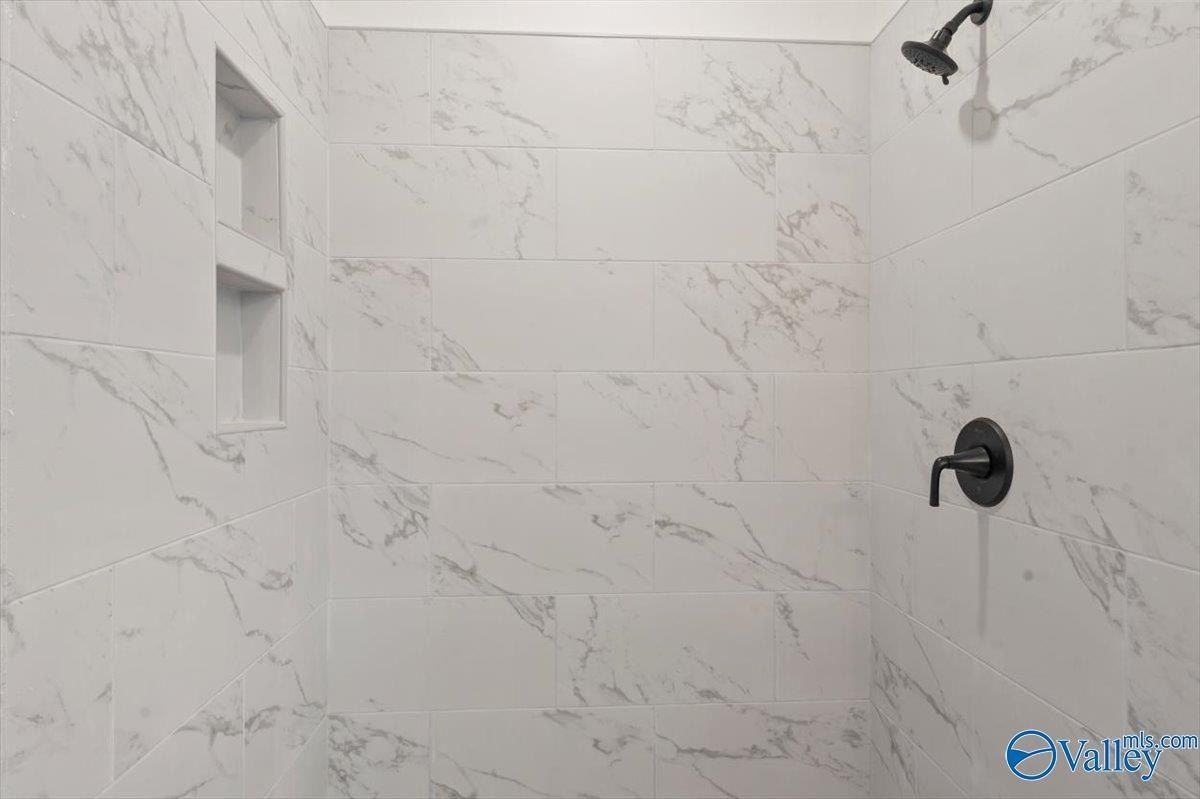 6562 Oak Meadow Drive. Owens Cross Roads, AL 35763