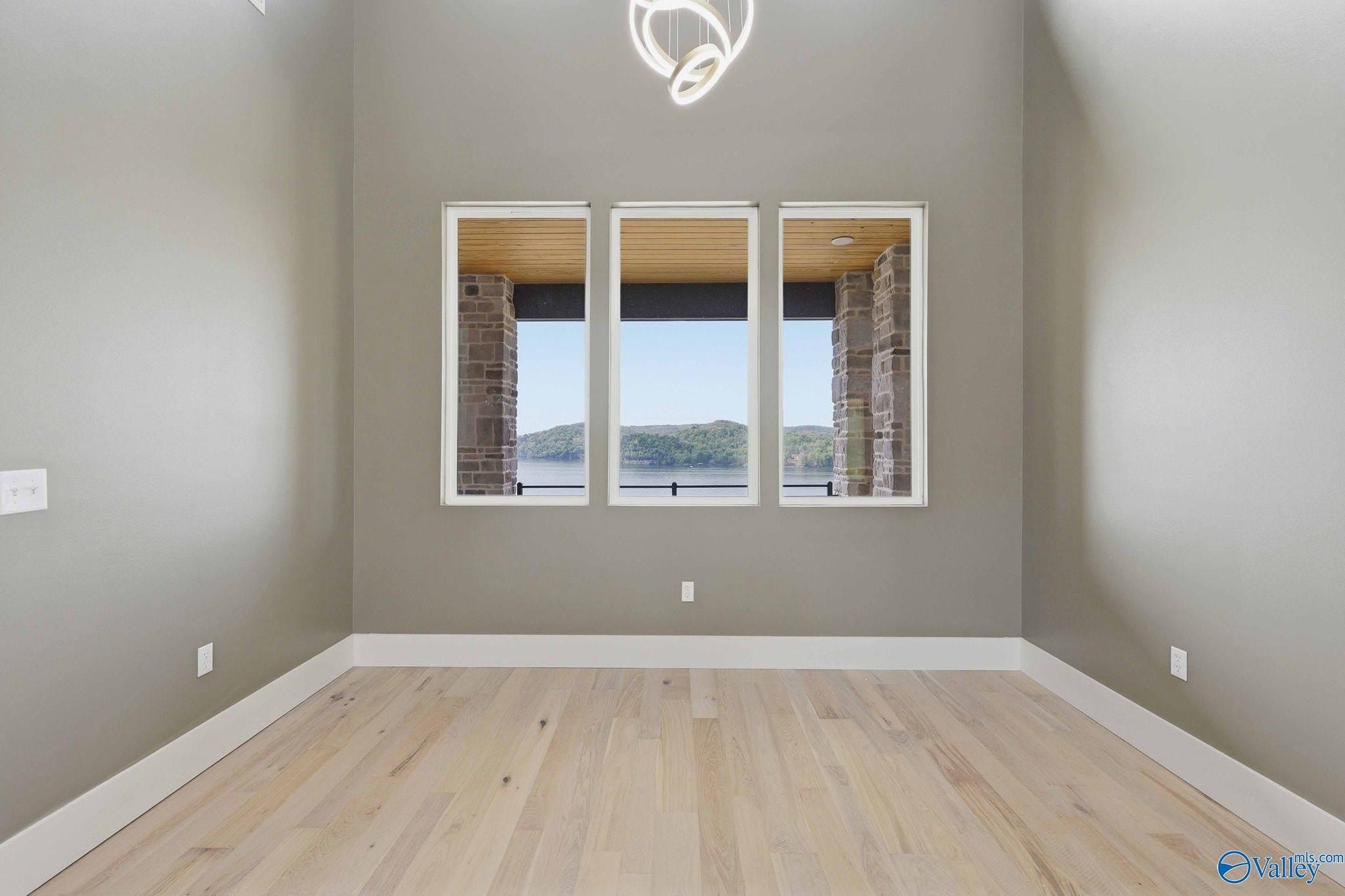 528 Fall Creek Drive. Guntersville, AL 35976