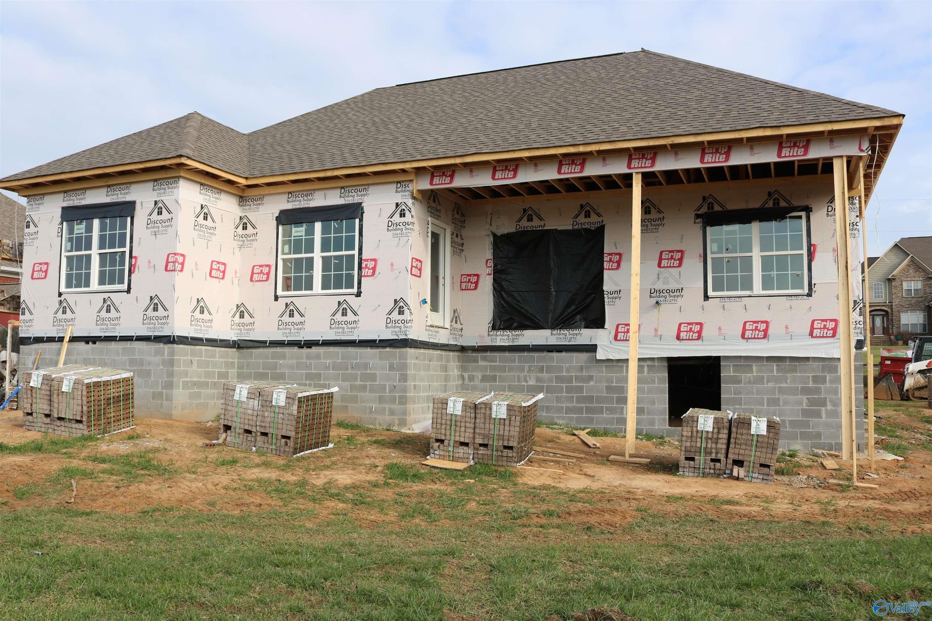 92 Payton Lane. Grant, AL 35747