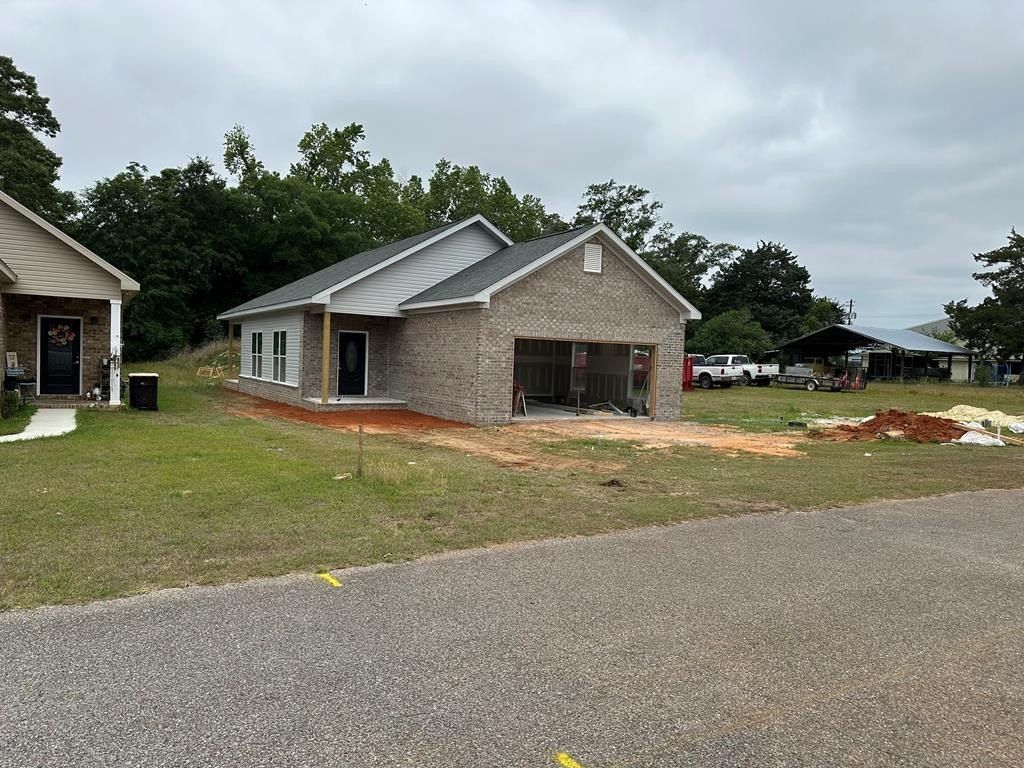 40 Central Street. Dothan, AL 36303