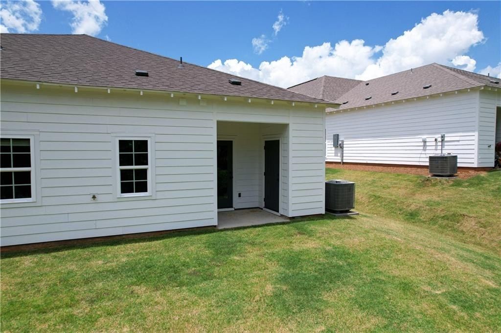 086 Hunters Way. Opelika, AL 36801