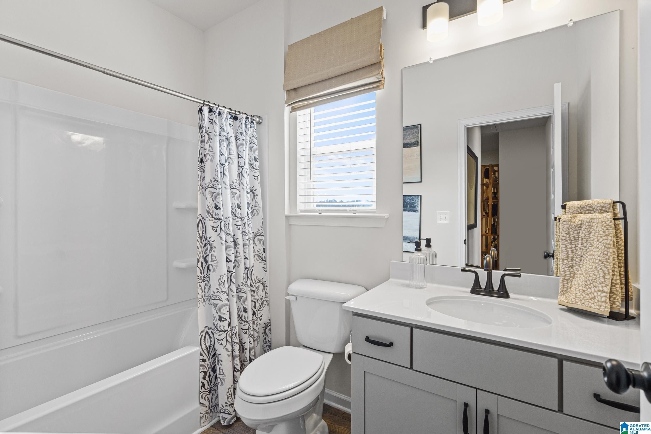 4543 Village Springs Square. Fultondale, AL 35068