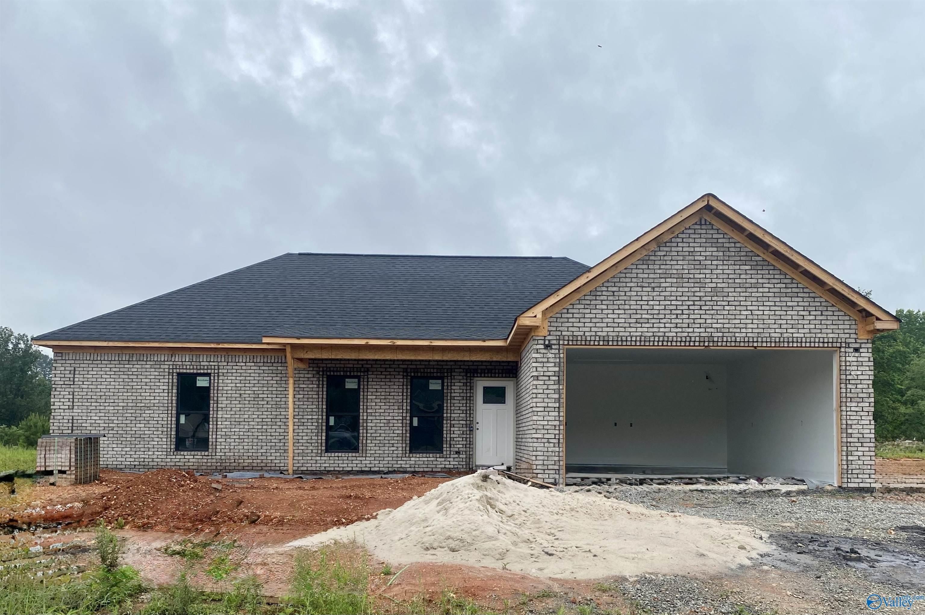 11194 Percy Drive. Tanner, AL 35671
