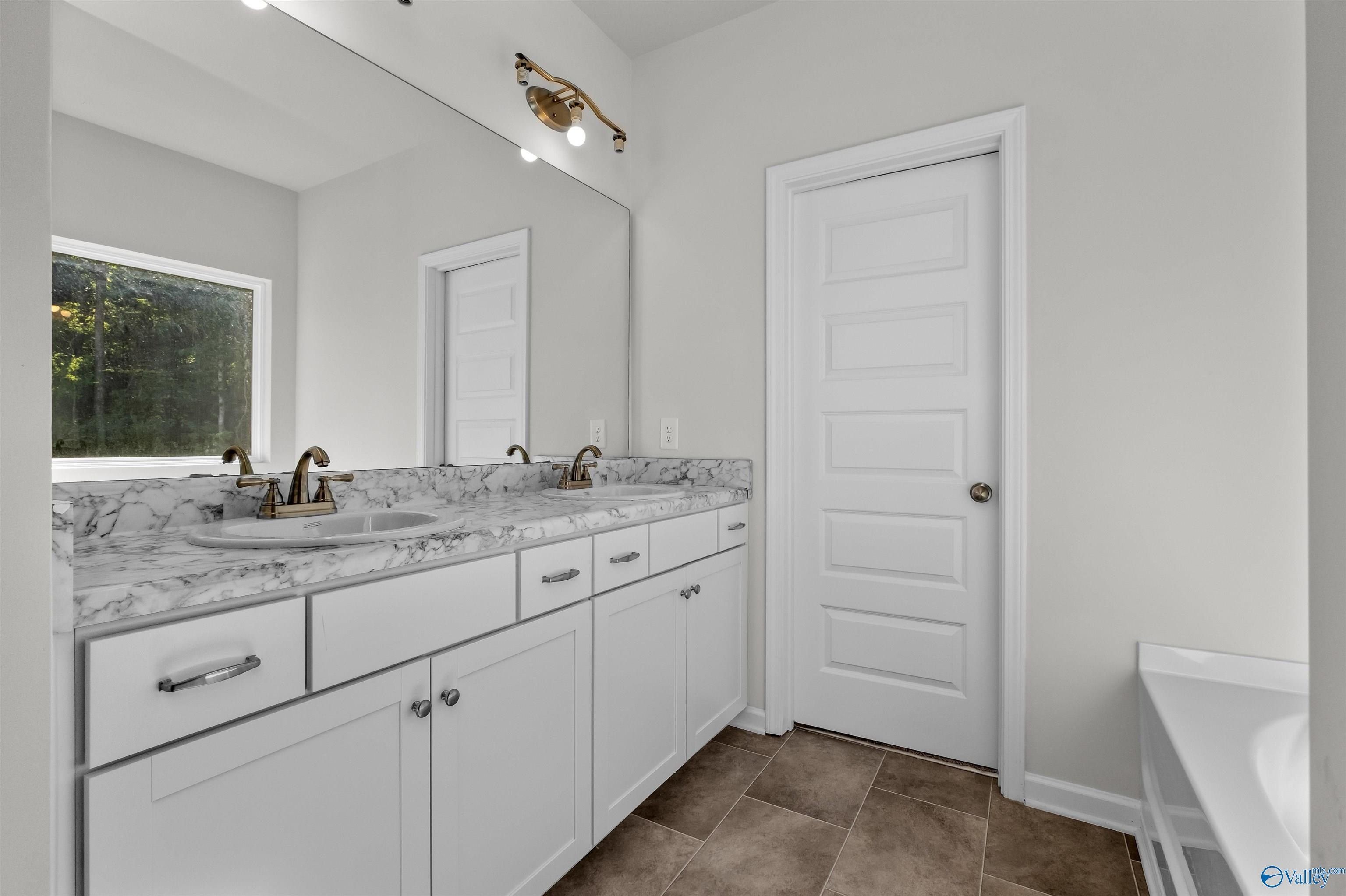 20082 Nightingale Drive. Athens, AL 35611