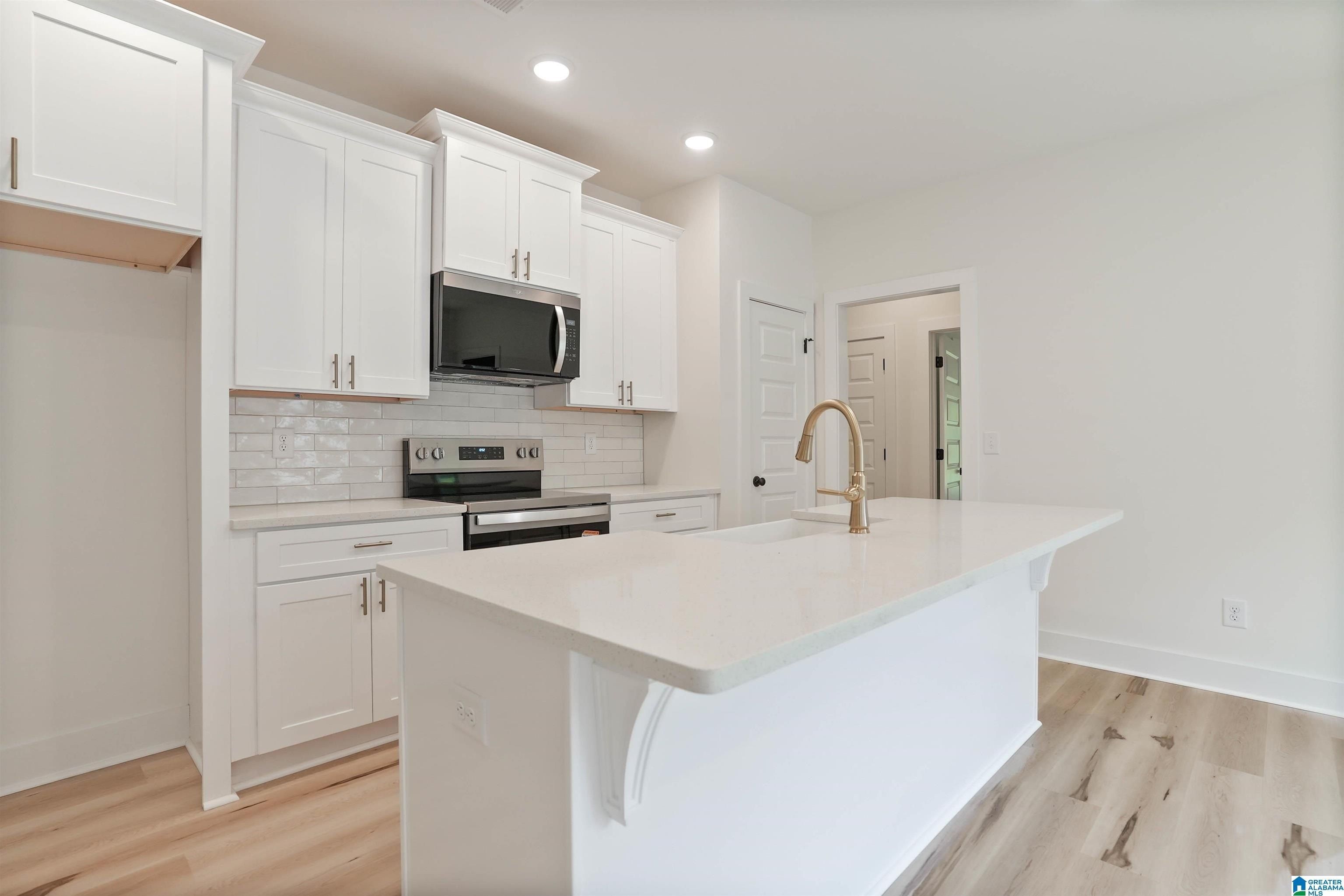 378 Shiloh Creek Drive. Calera, AL 35040