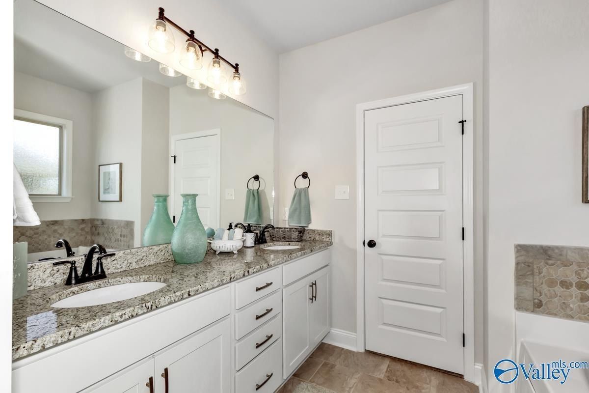 26117 Kennesaw Ridge Drive. Athens, AL 35613