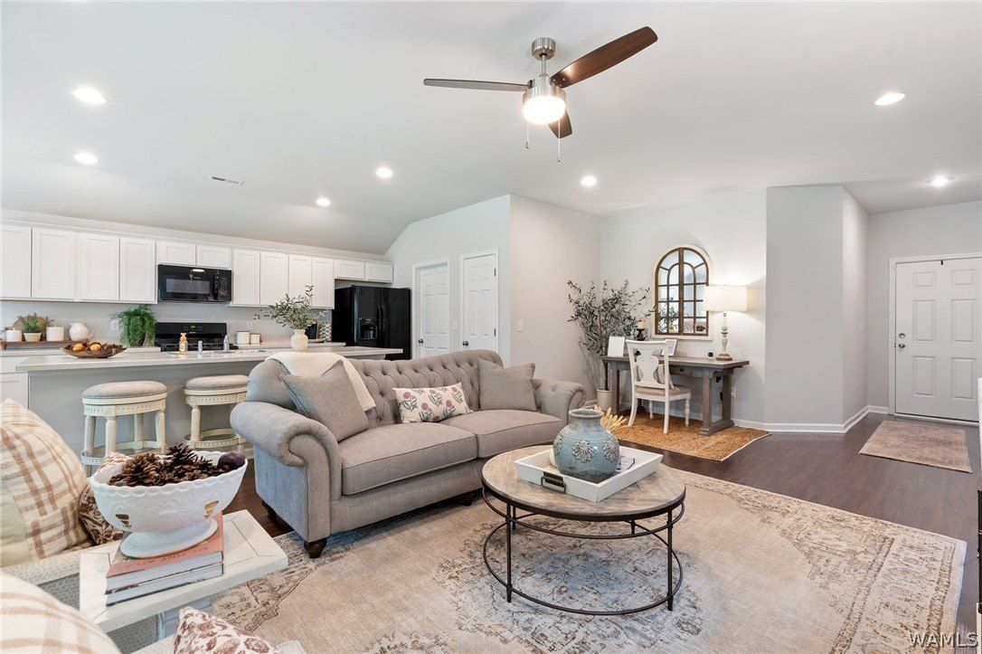 16541 Osceloa Avenue. Moundville, AL 35474