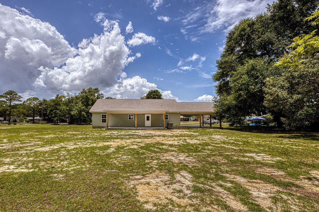 1007 W Deere St. Geneva, AL 36340