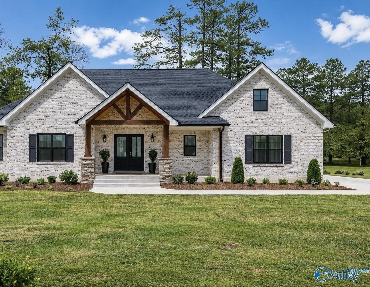 225 Garden Gate Circle. Crossville, AL 35962