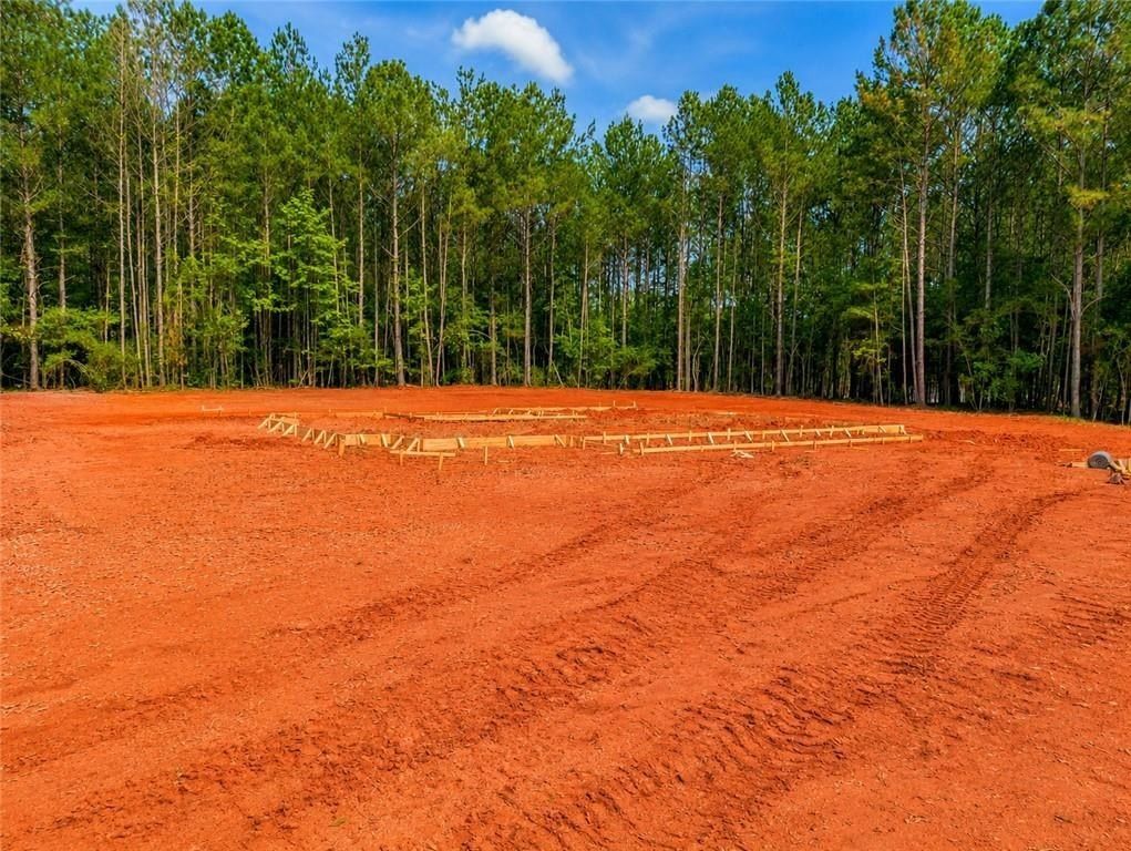 1527 Lantuck Road. Valley, AL 36854