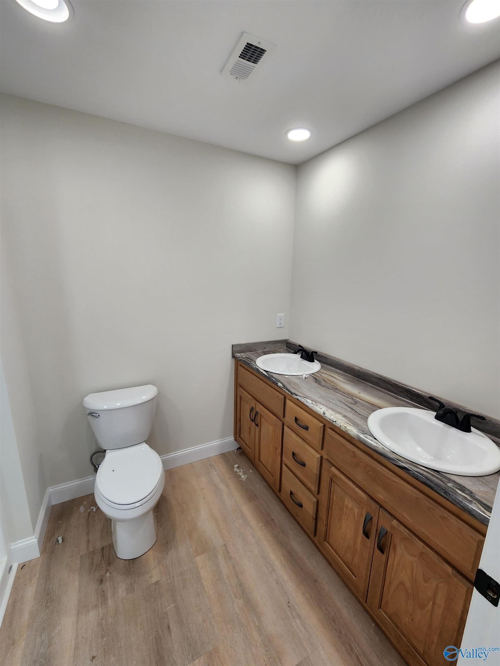 1023 County Road 411. Groveoak, AL 35975