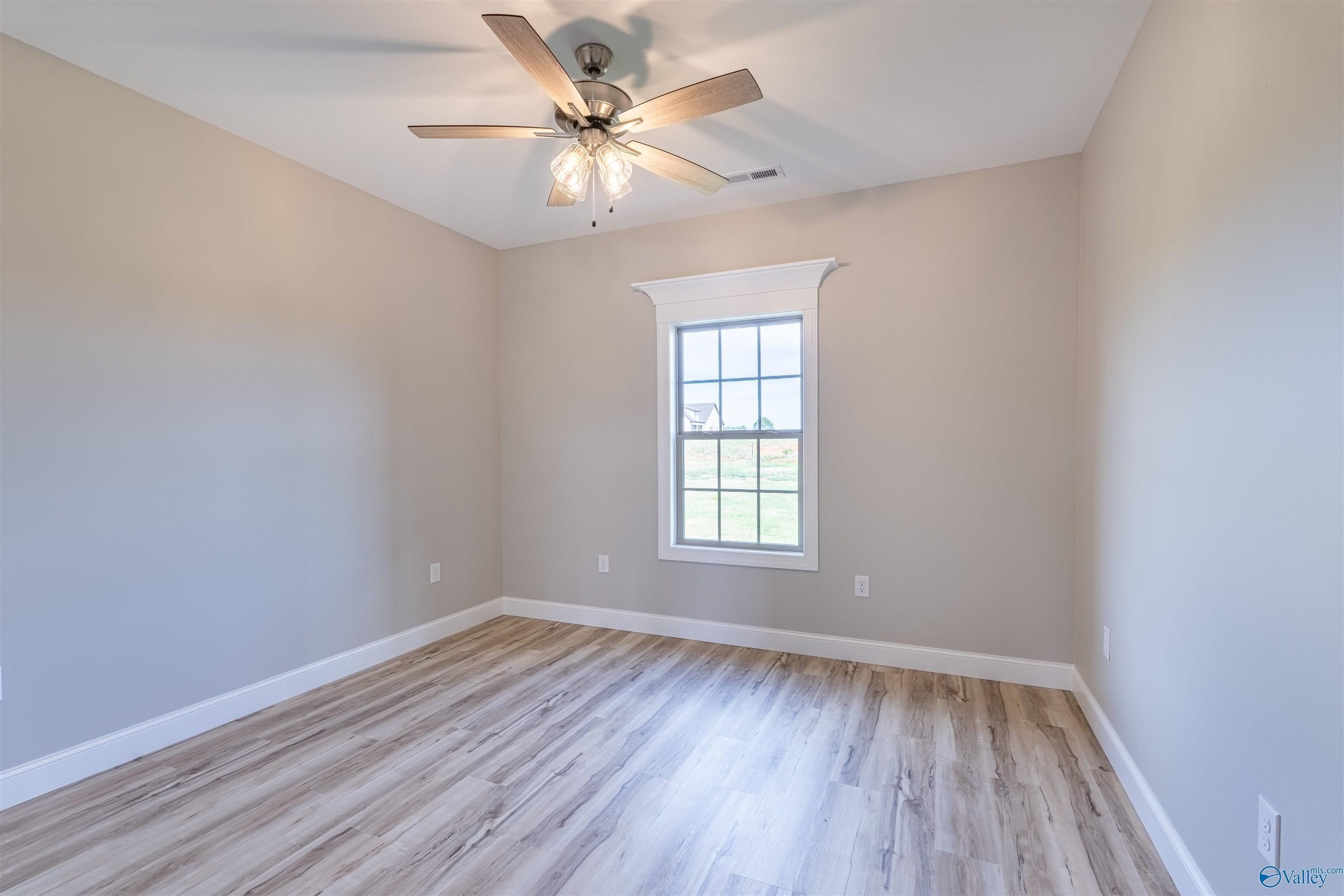 251 Hummingbird Way. Killen, AL 35645