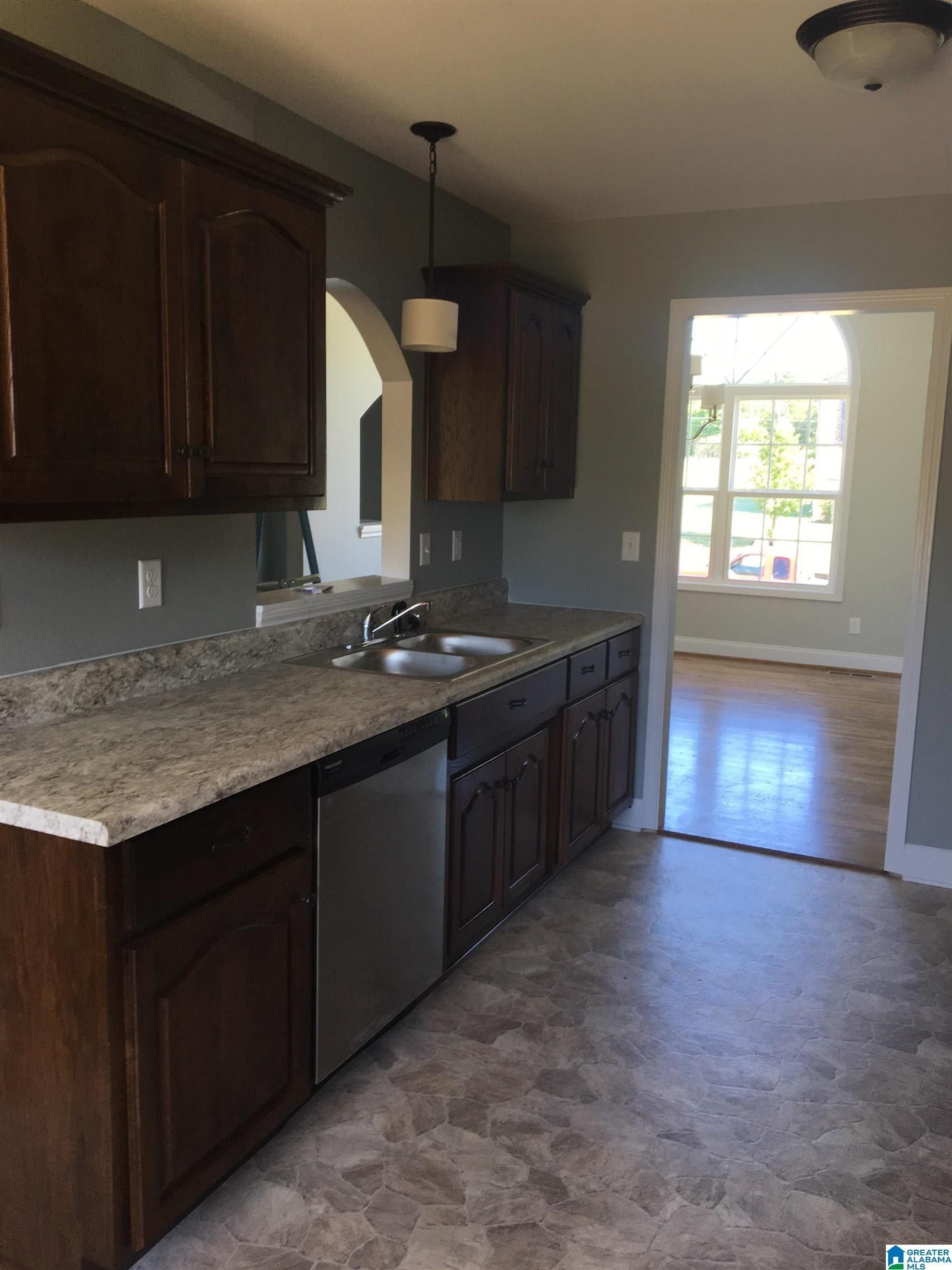 2040 Rising Fawn Drive. Warrior, AL 35180