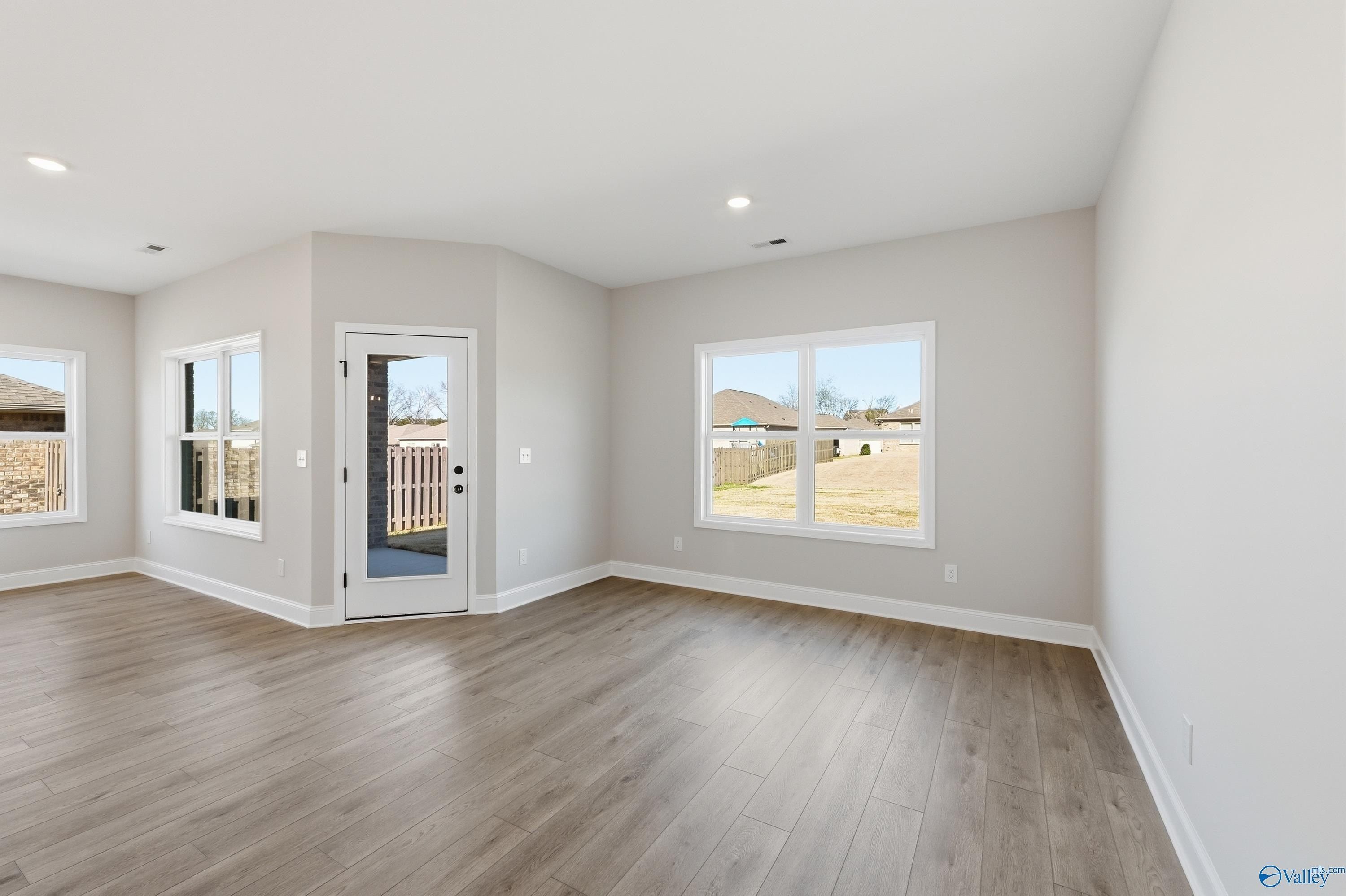107 River Pointe Drive. New Market, AL 35761