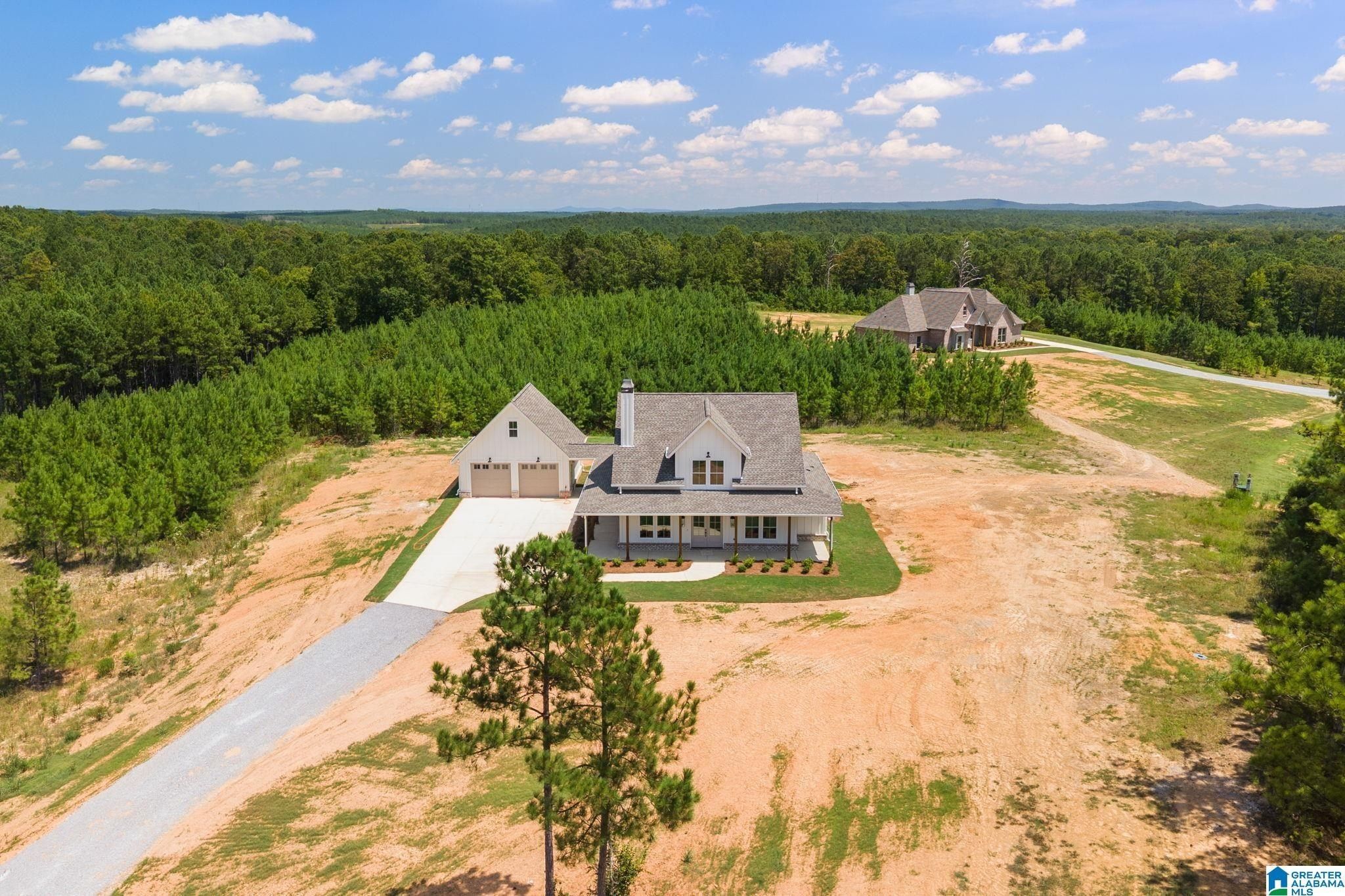 7 Queen Road. Columbiana, AL 35051